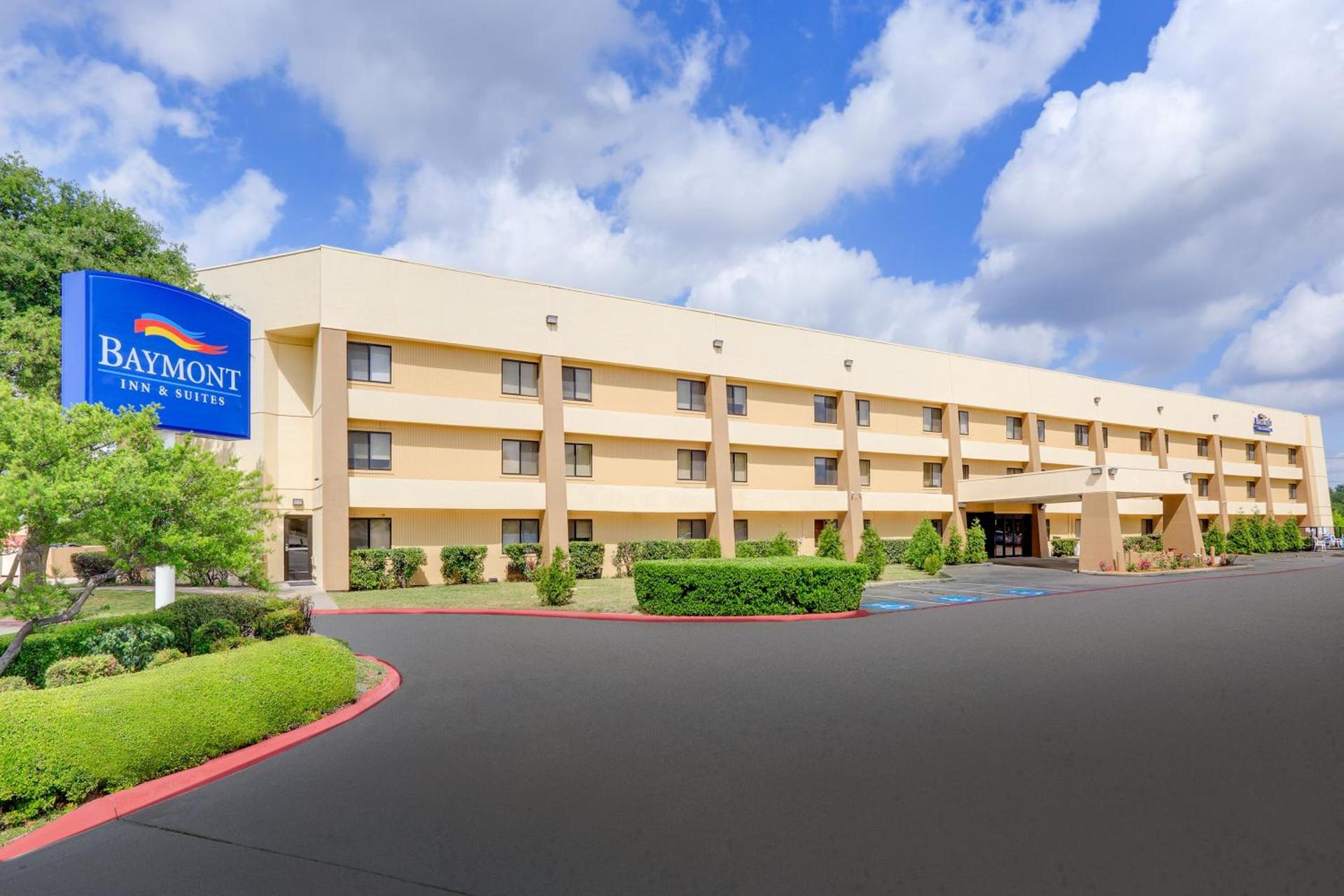 Baymont by Wyndham Plano photo 3