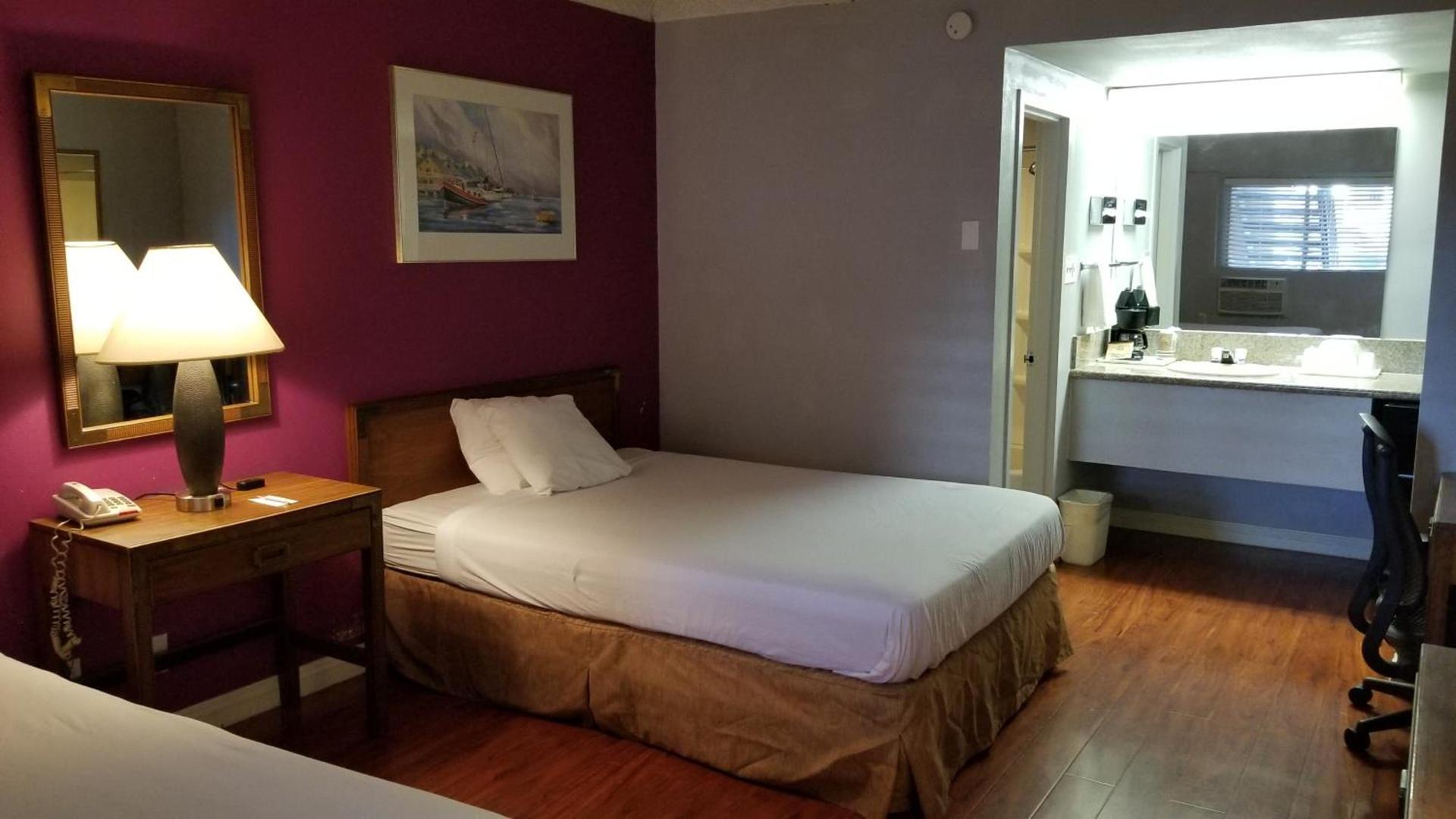 Santa Fe Inn - Pueblo photo 20