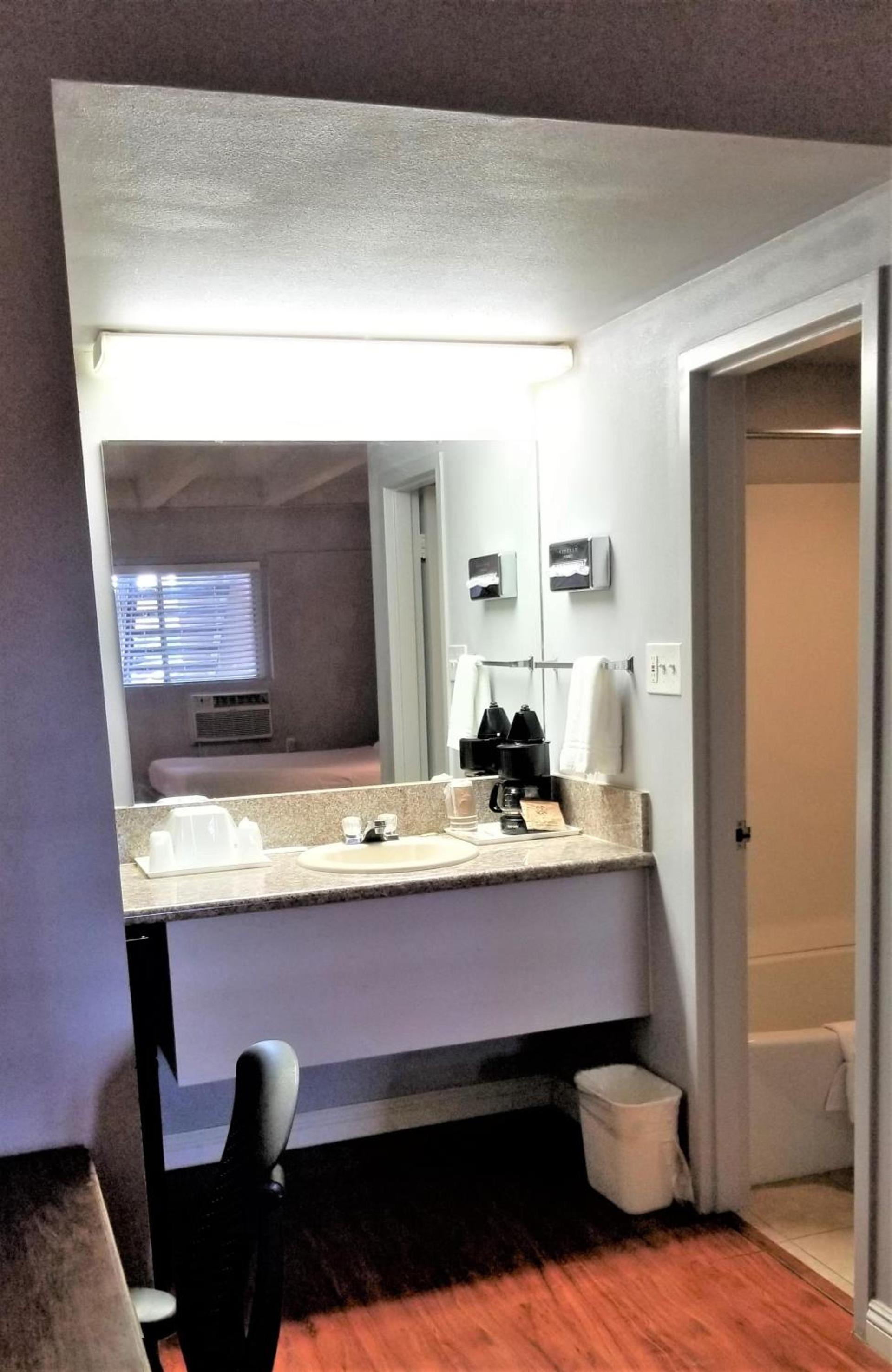 Santa Fe Inn - Pueblo photo 16