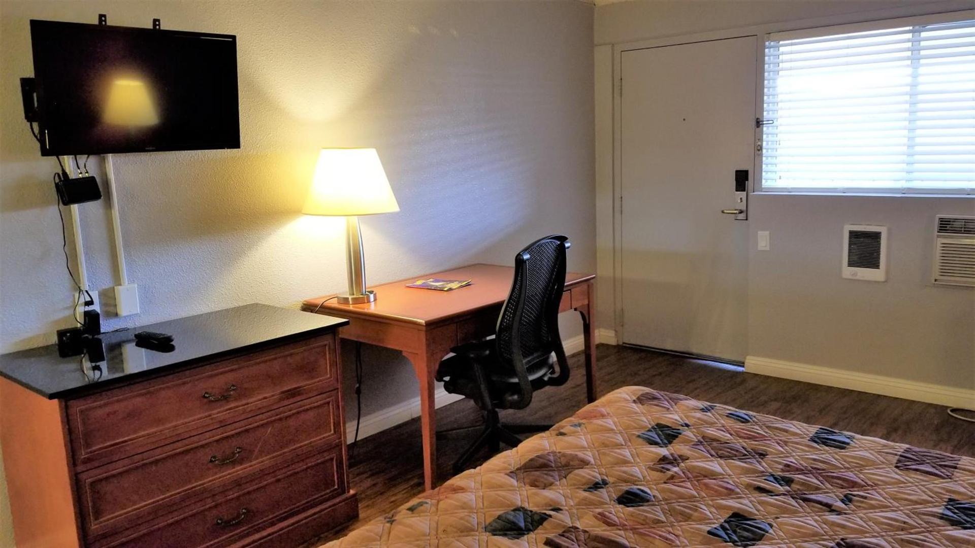 Santa Fe Inn - Pueblo photo 7