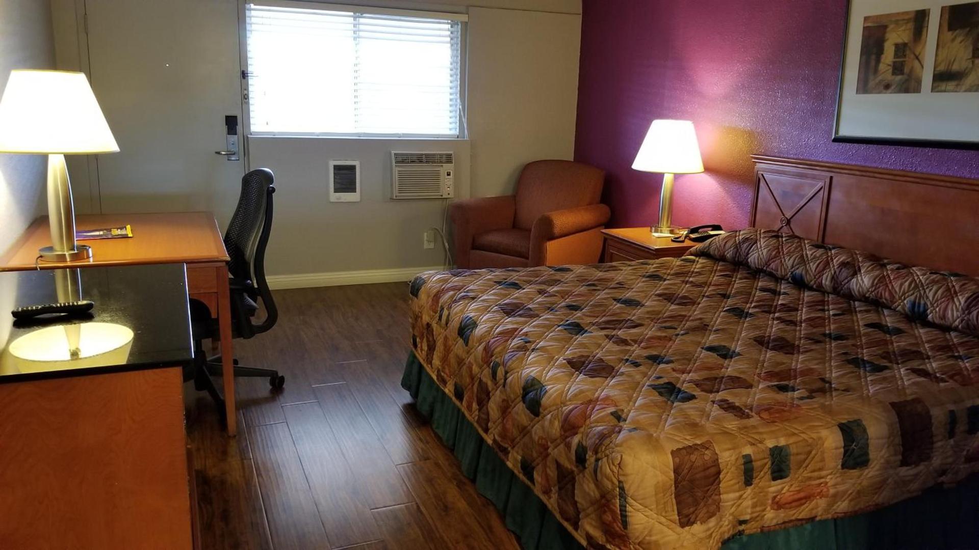 Santa Fe Inn - Pueblo photo 10