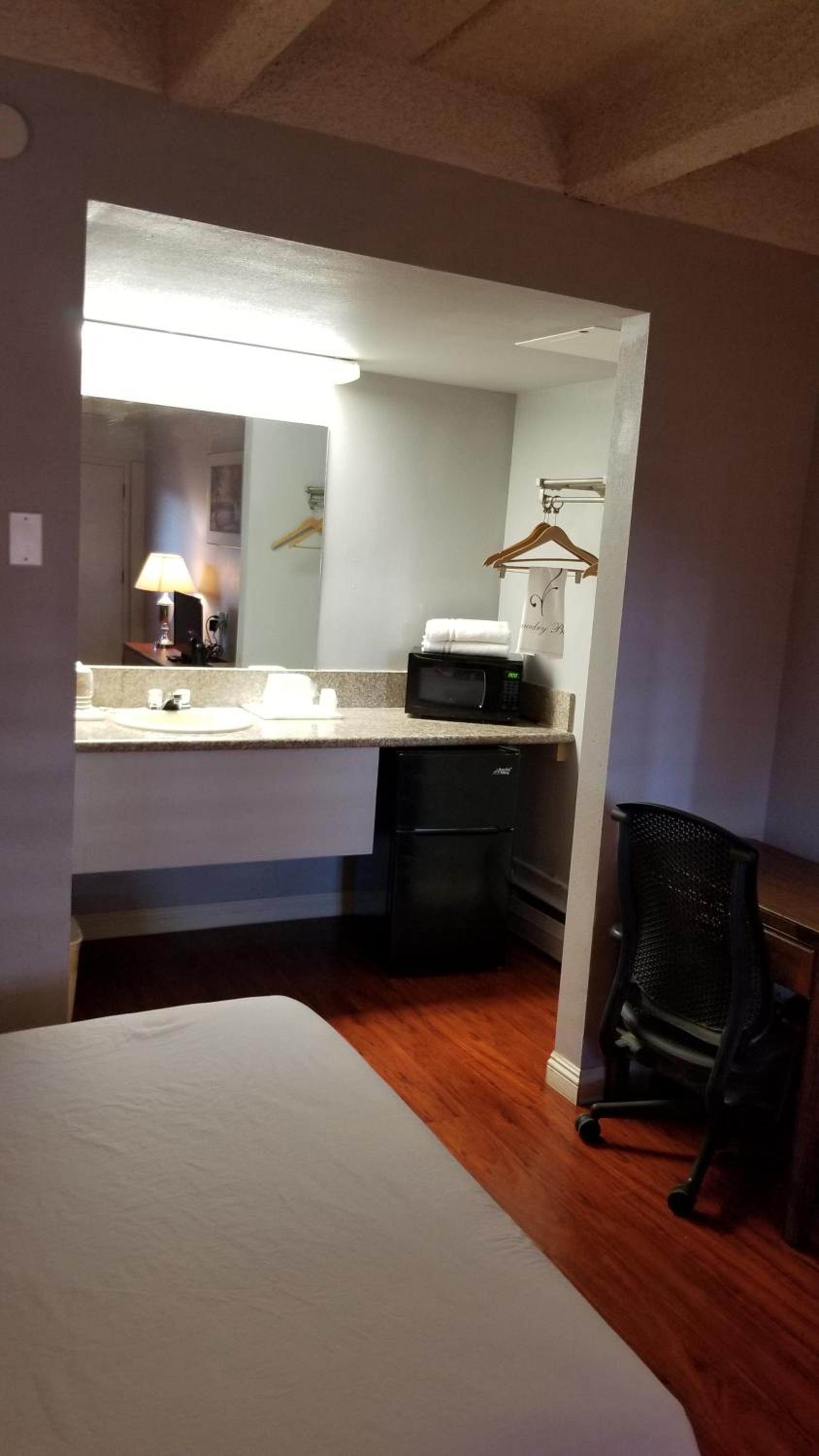 Santa Fe Inn - Pueblo photo 17