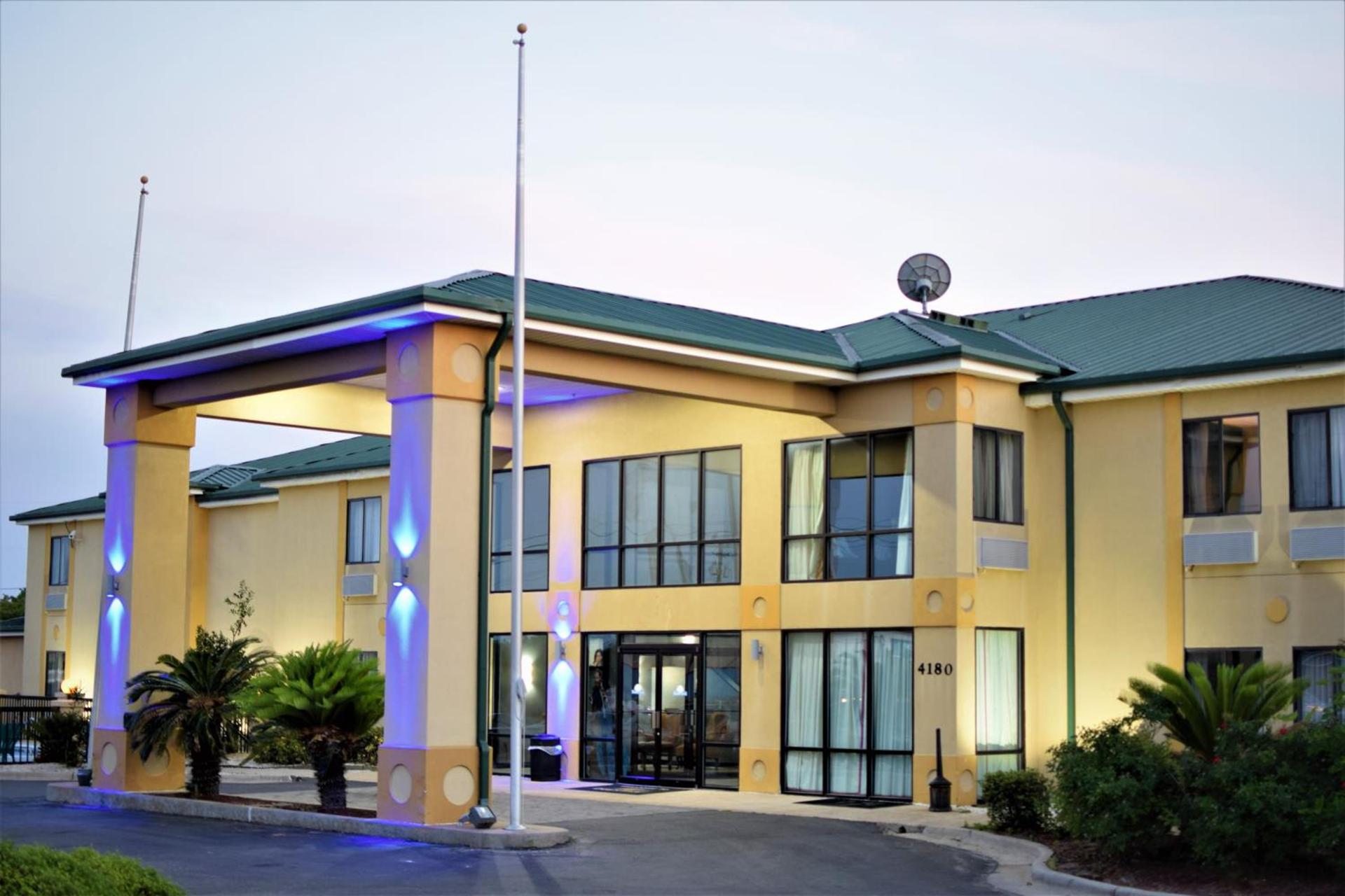 Days Inn by Wyndham Montgomery photo 26