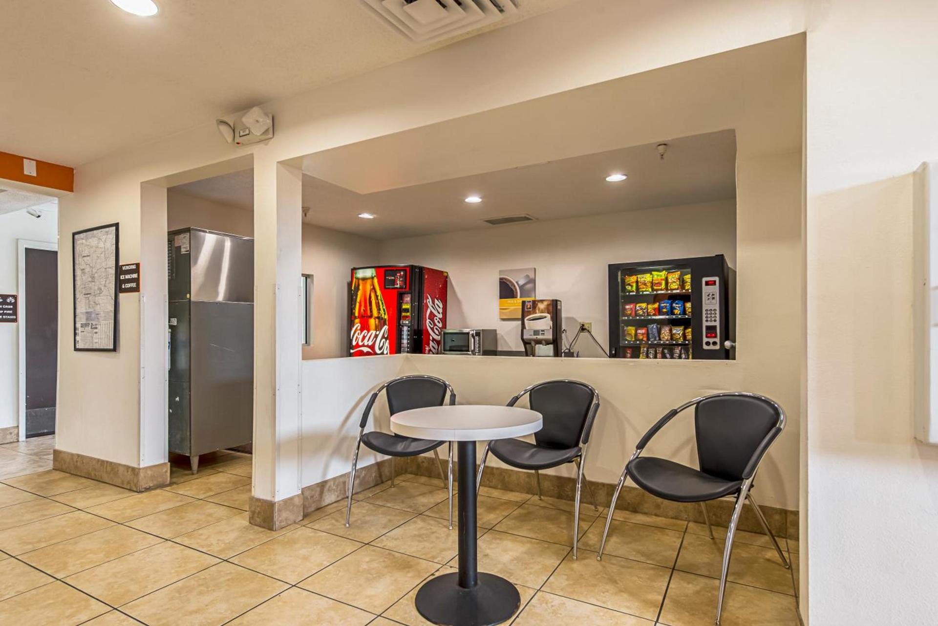 Motel 6 Indianapolis Carmel photo 2