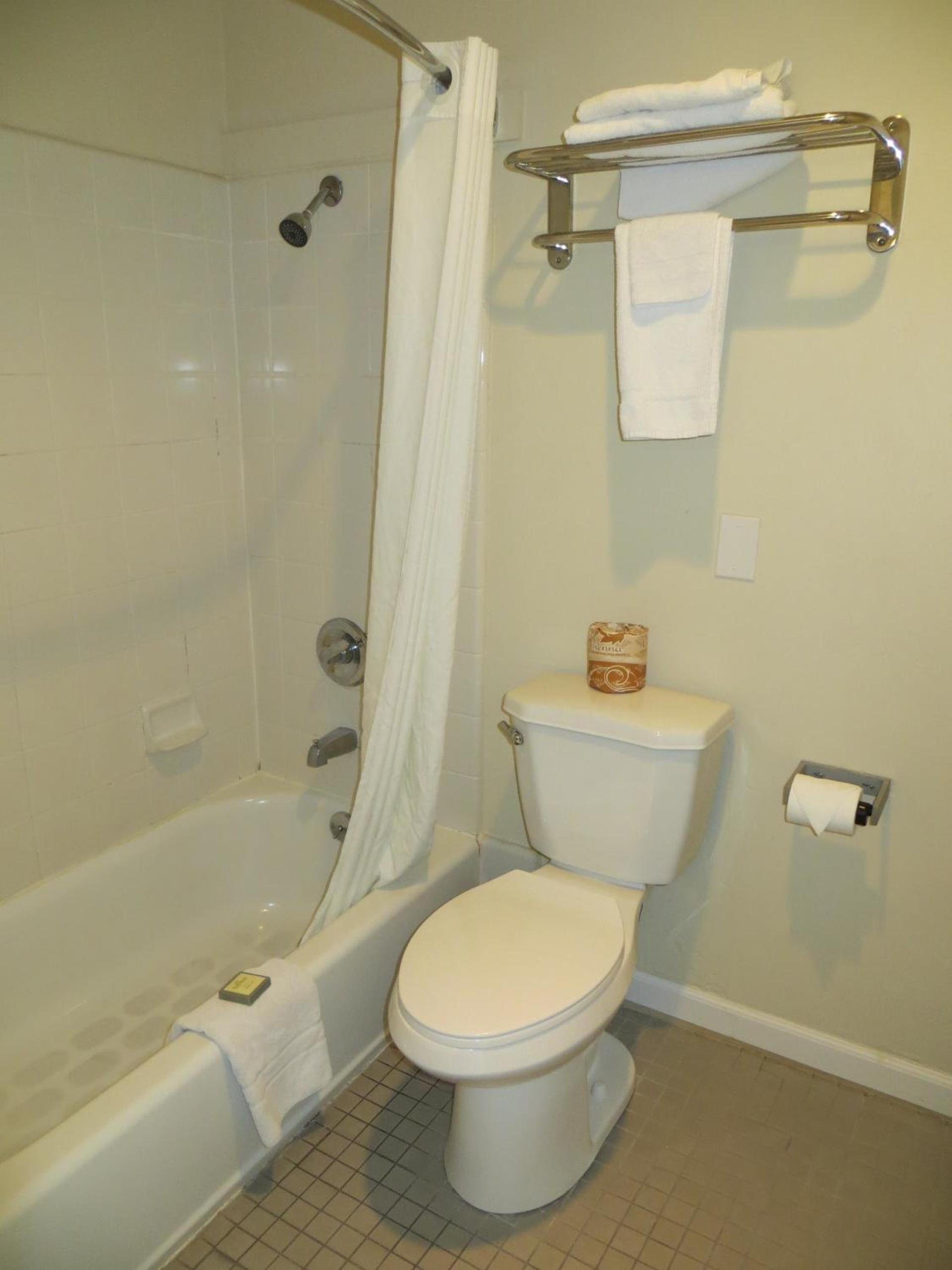 Bay Front Inn photo 26