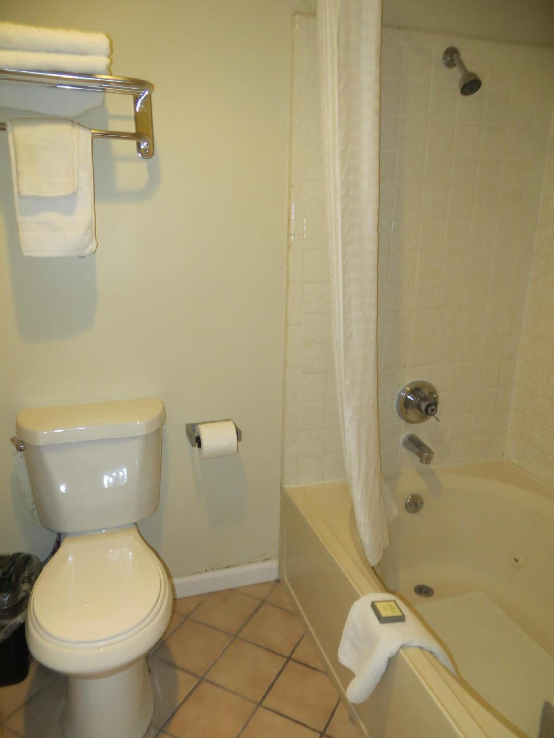 Bay Front Inn photo 24