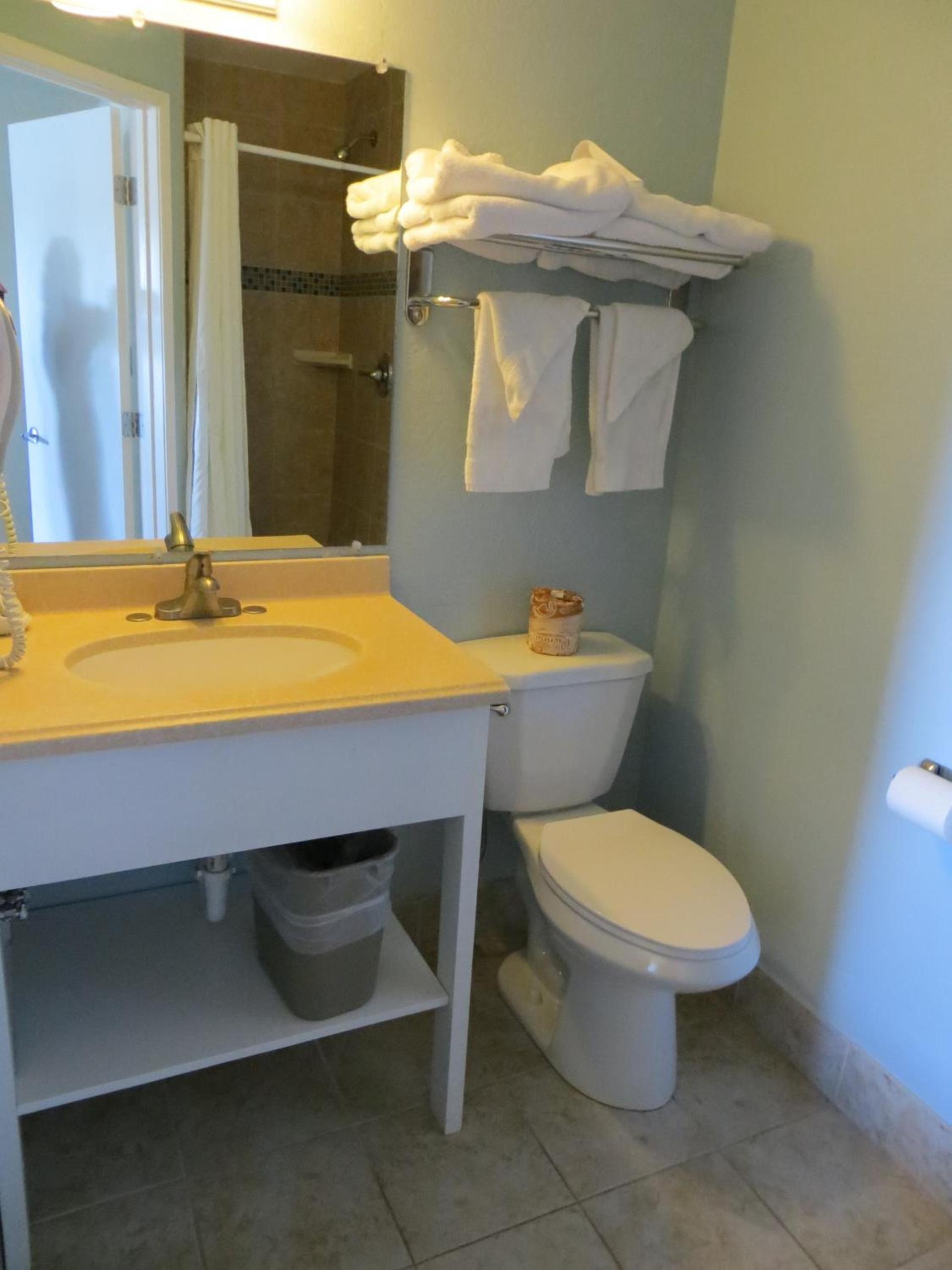 Bay Front Inn photo 27