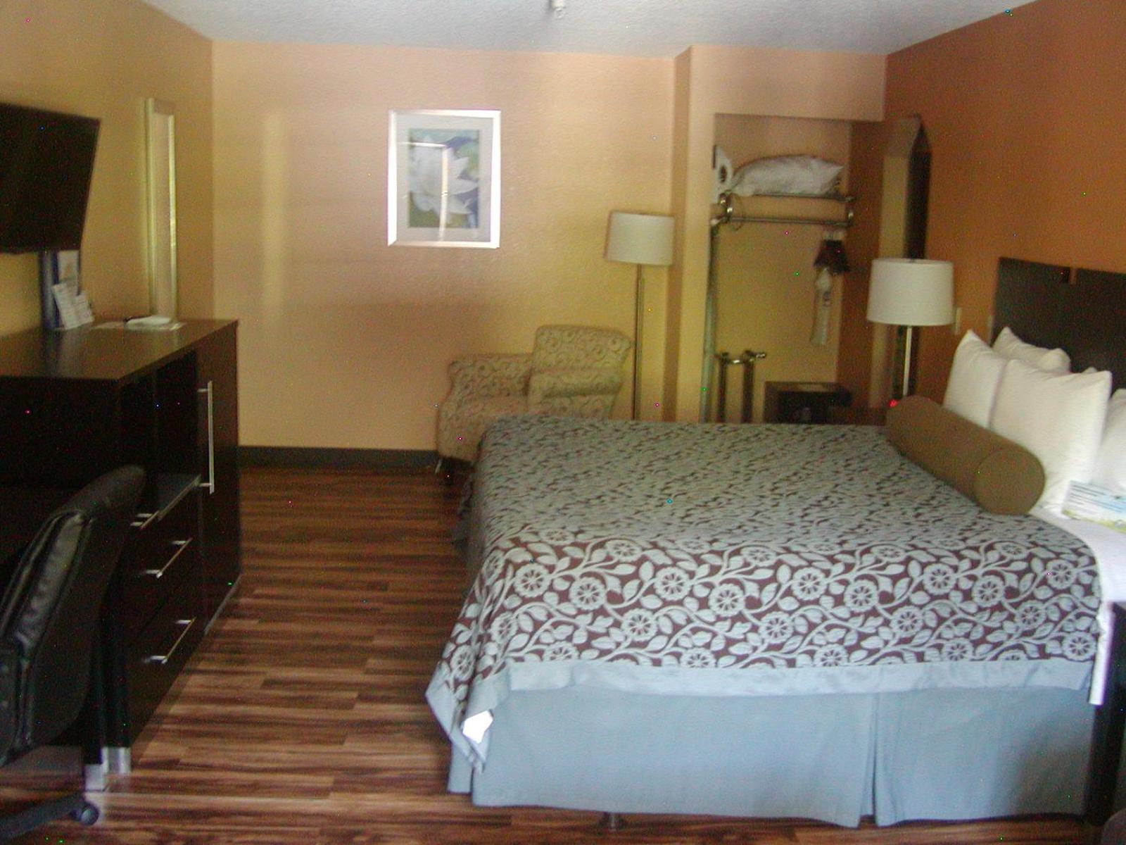 Days Inn by Wyndham Marietta White Water photo 13
