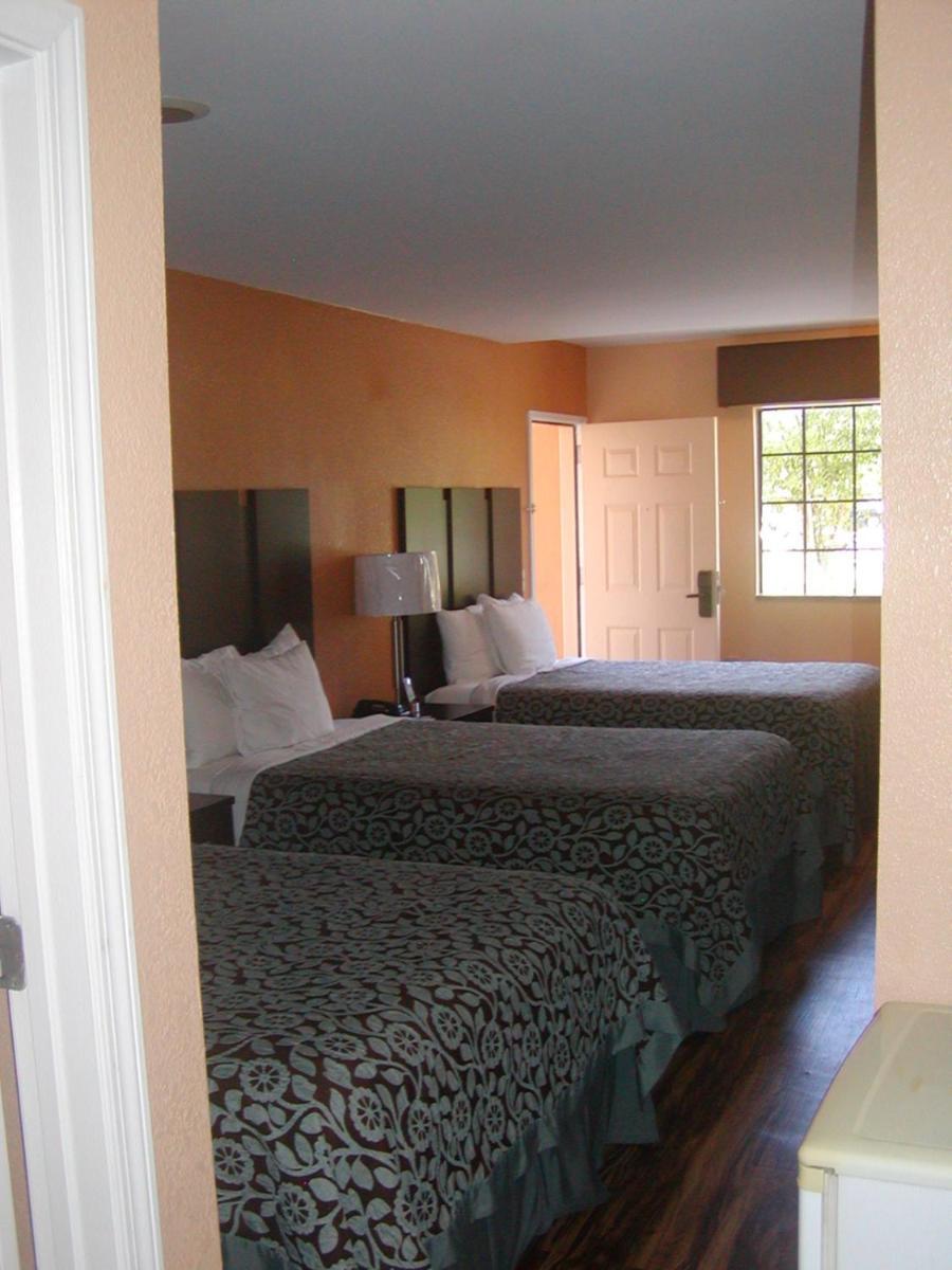 Days Inn by Wyndham Marietta White Water photo 17