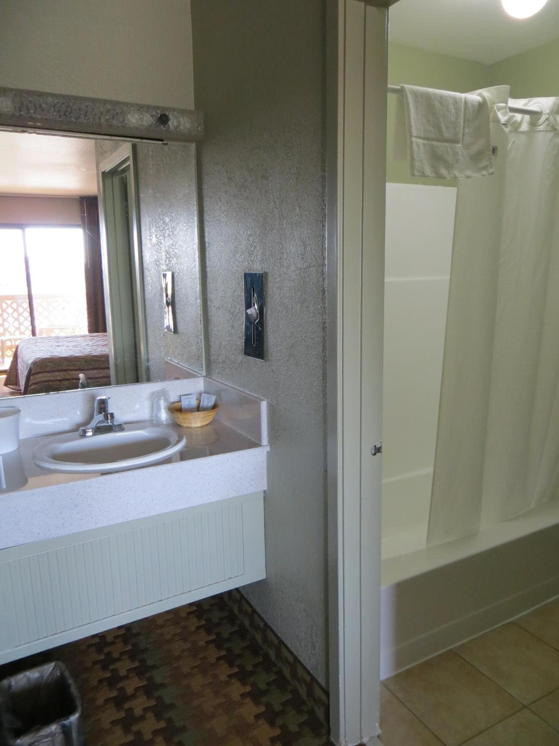 Ocean Gate Inn photo 34