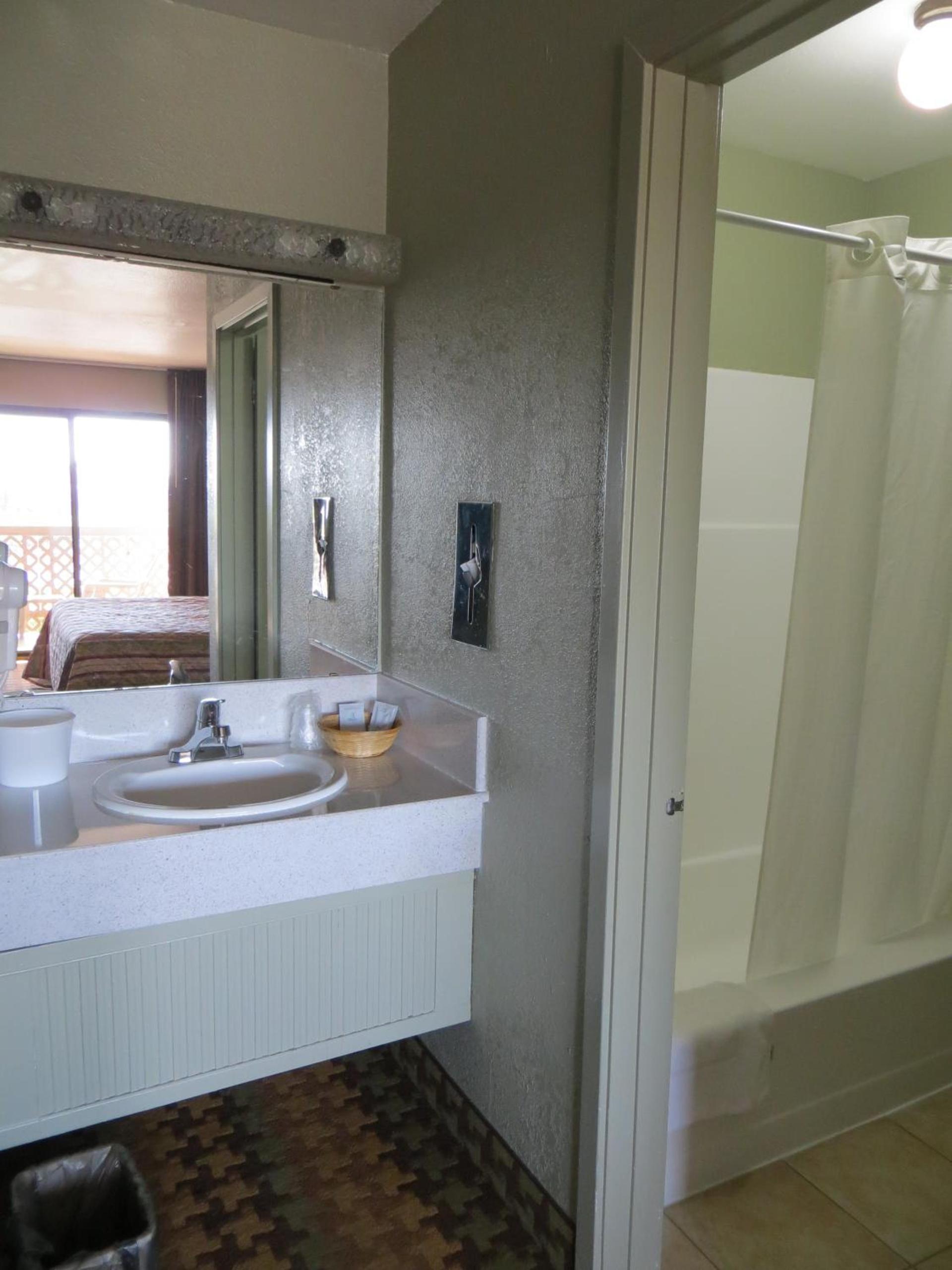 Ocean Gate Inn photo 37
