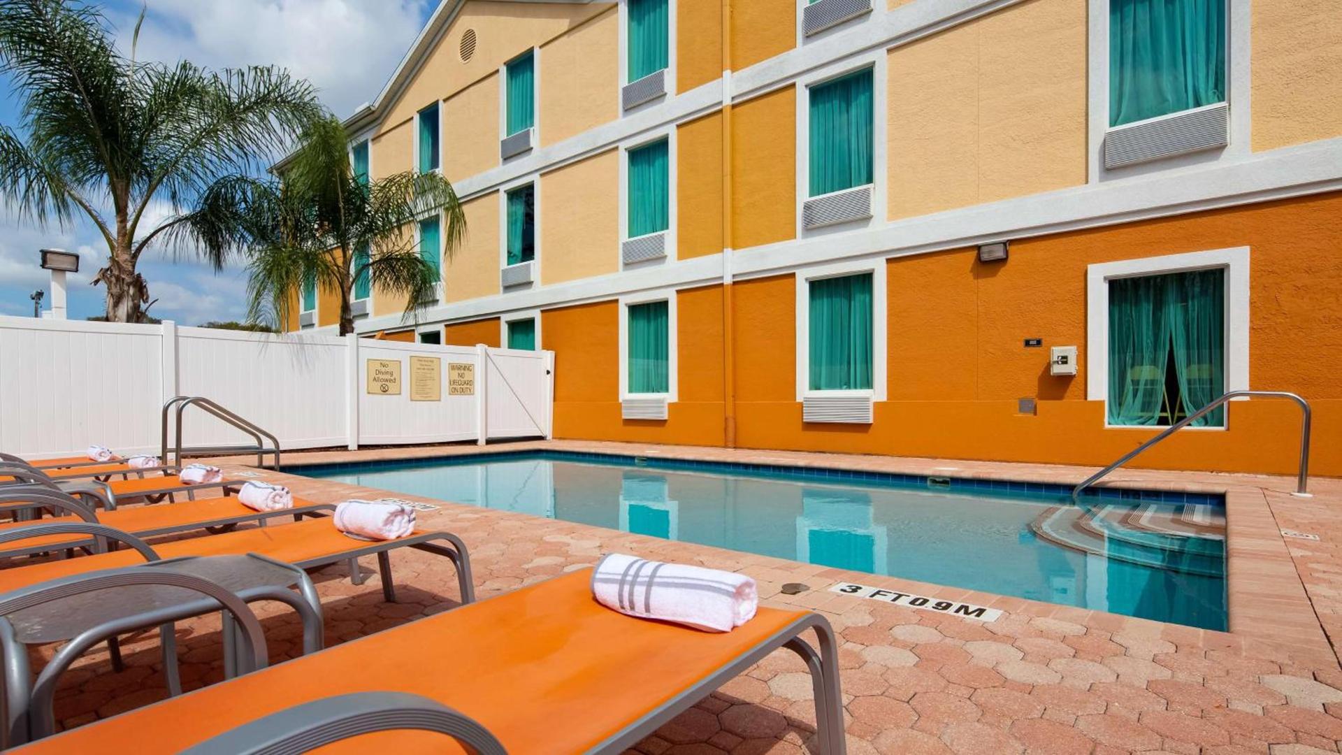 Best Western Wesley Chapel photo 2