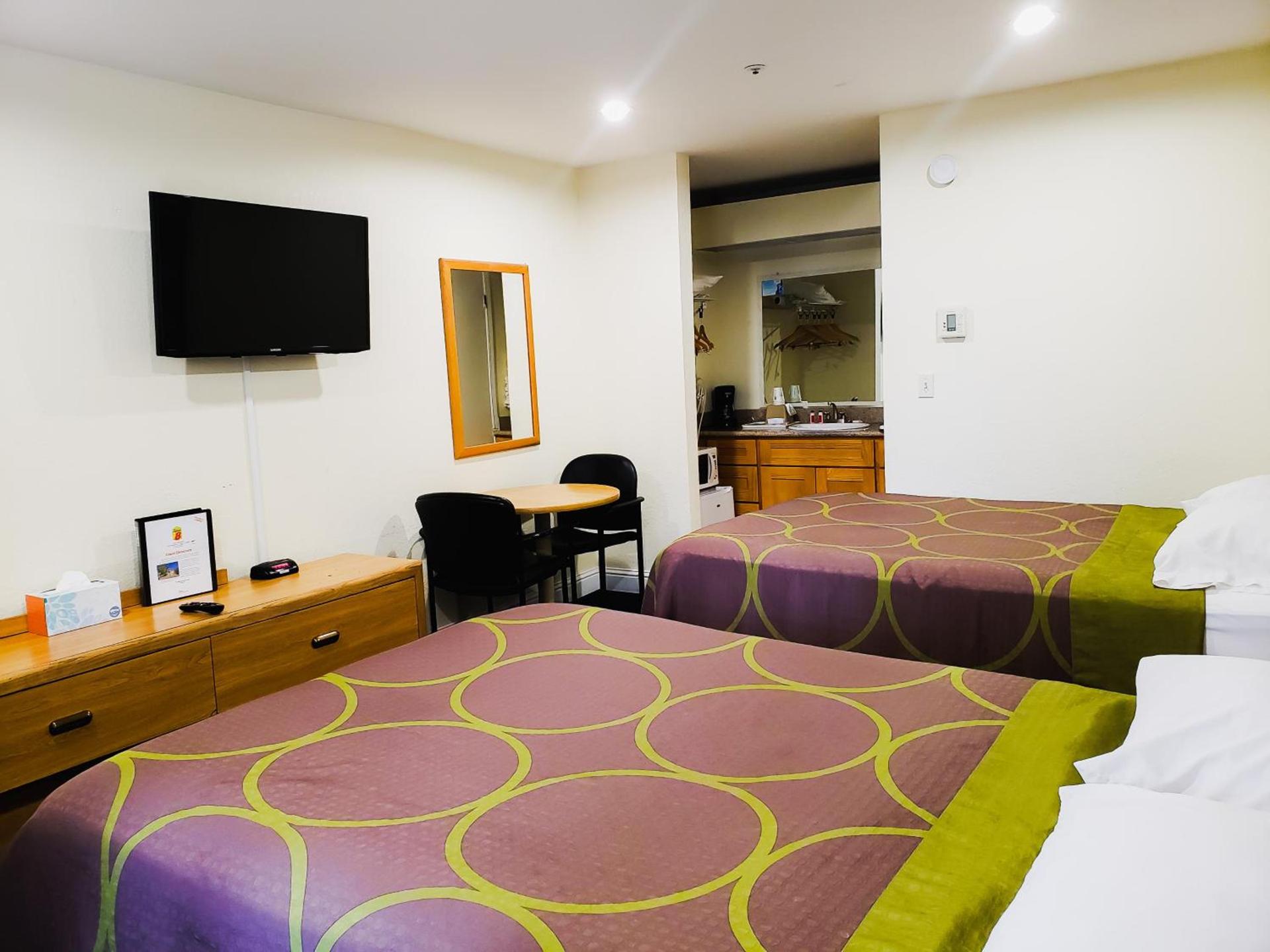 Super 8 by Wyndham Auburn photo 31