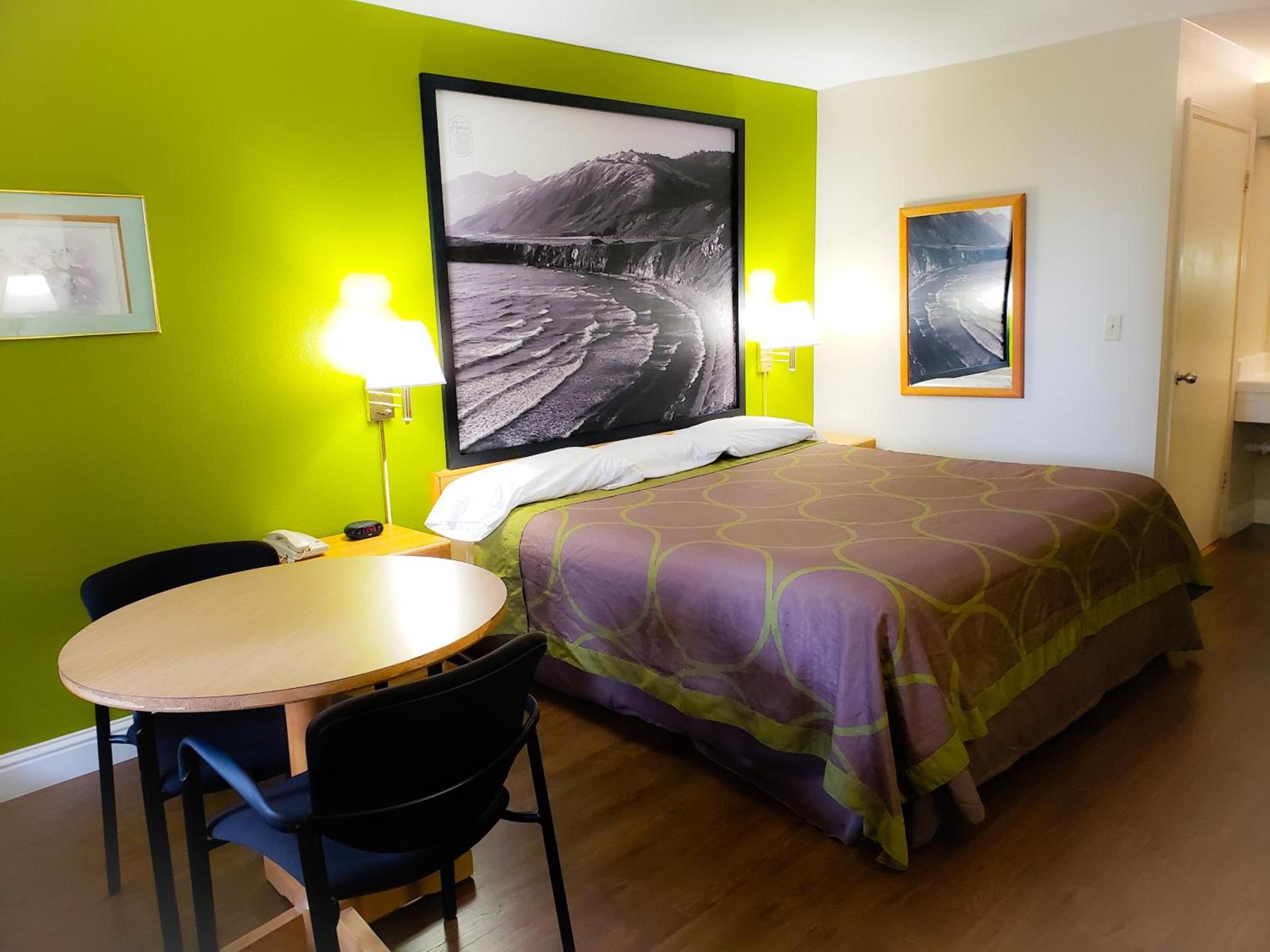 Super 8 by Wyndham Auburn photo 8