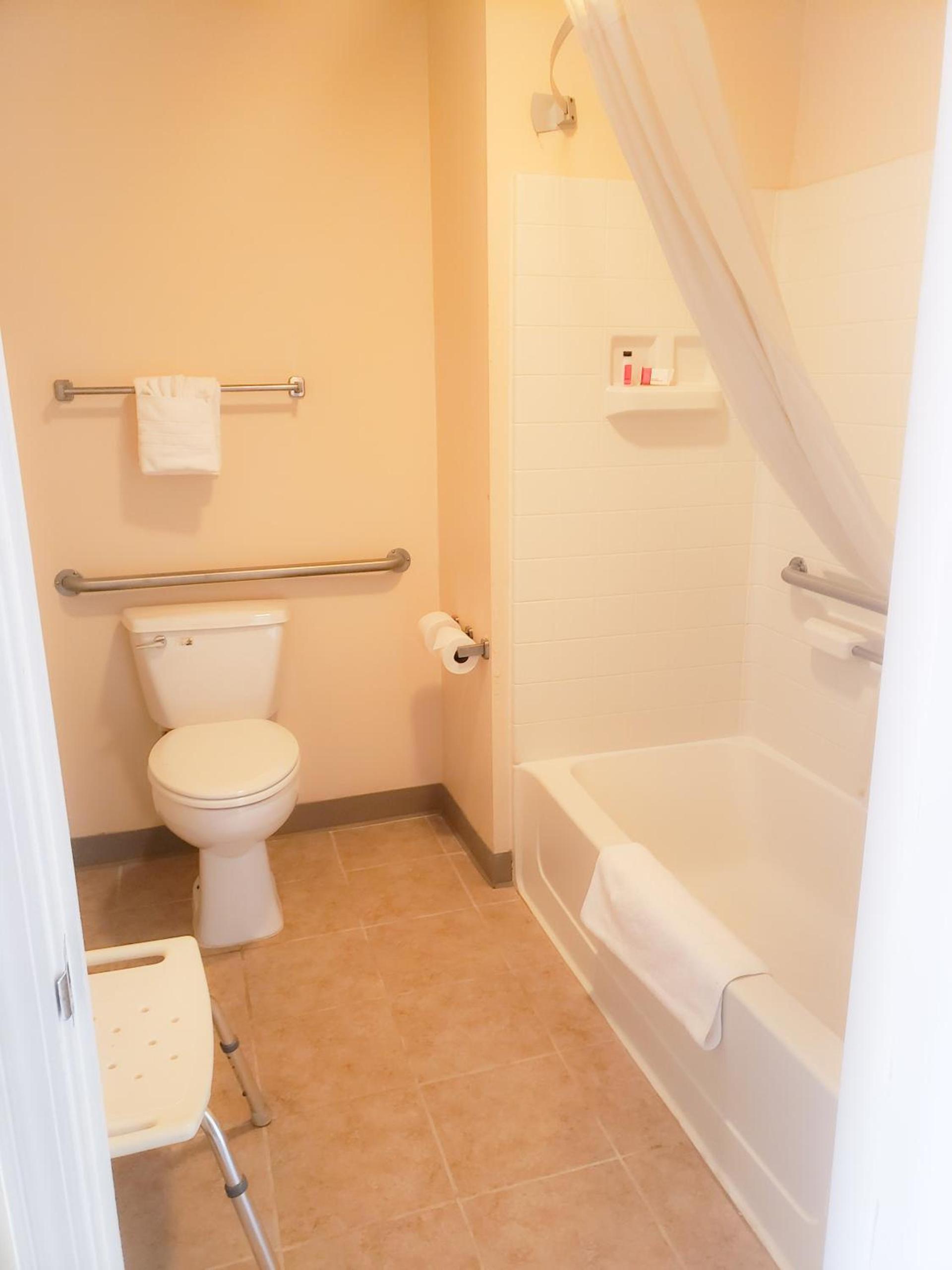 Super 8 by Wyndham Auburn photo 23