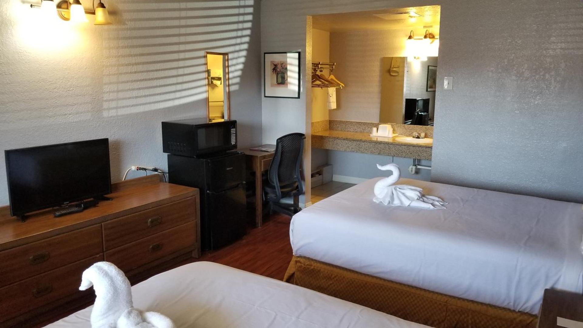Santa Fe Inn - Pueblo photo 3