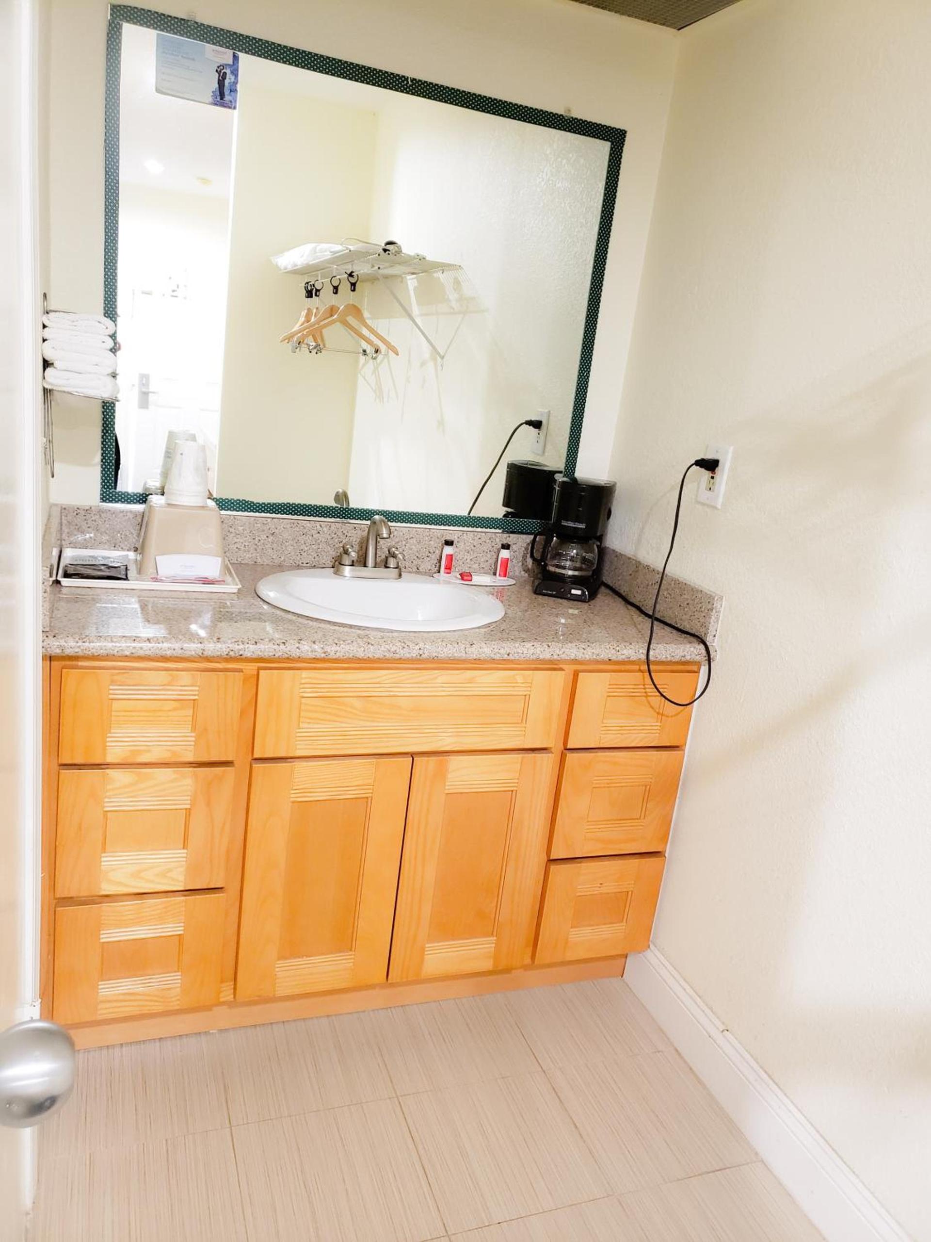 Super 8 by Wyndham Auburn photo 20