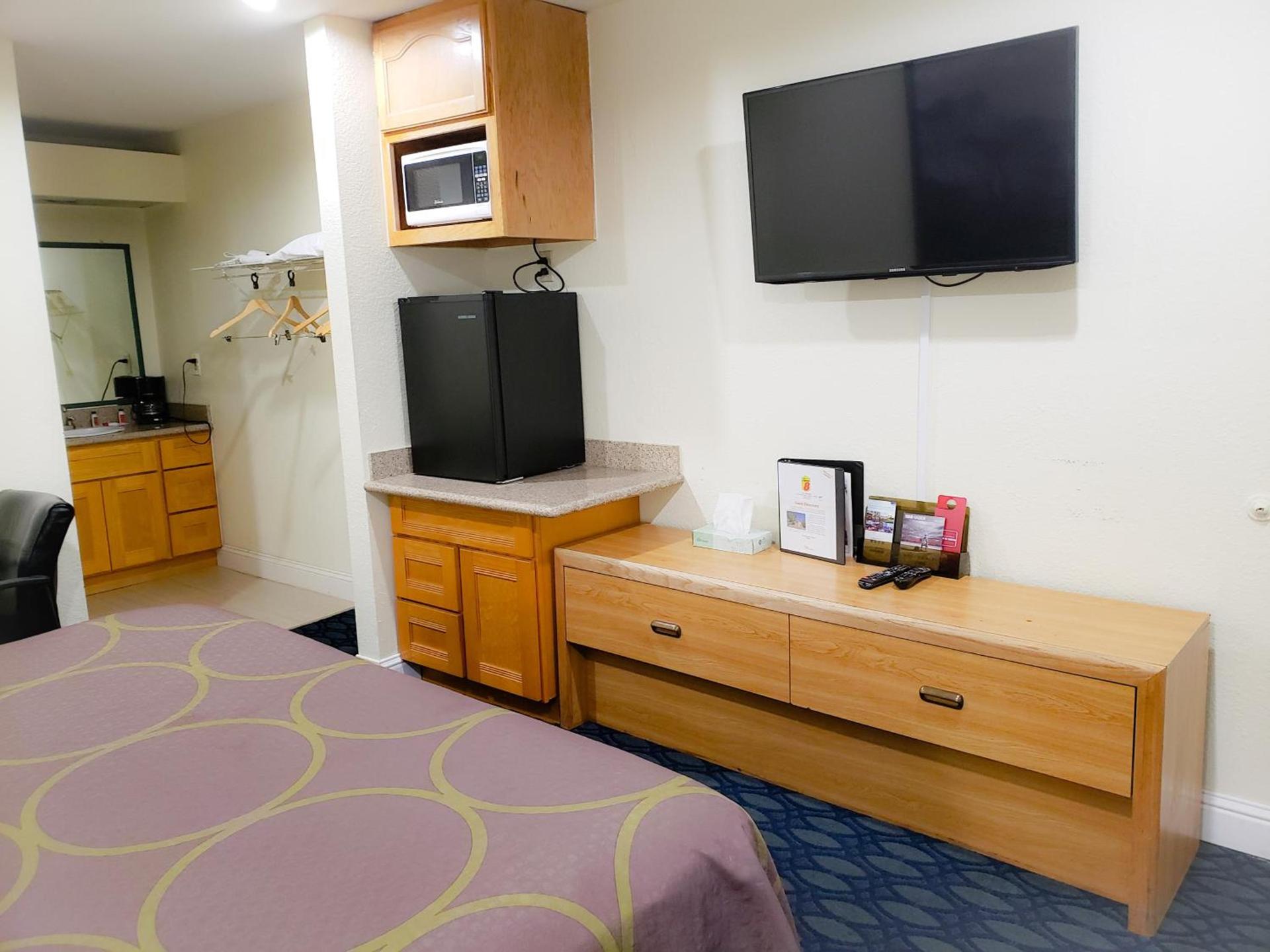 Super 8 by Wyndham Auburn photo 50