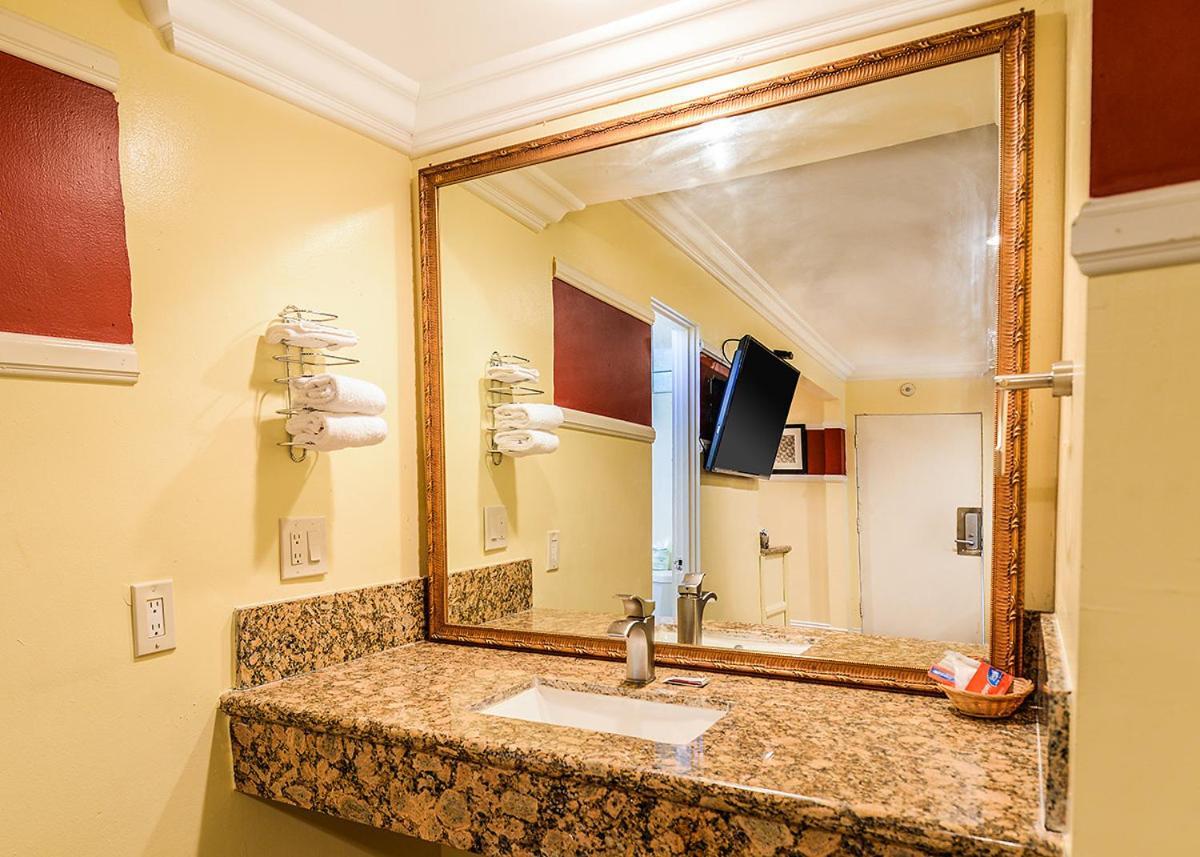 Aqua Venture Inn photo 18