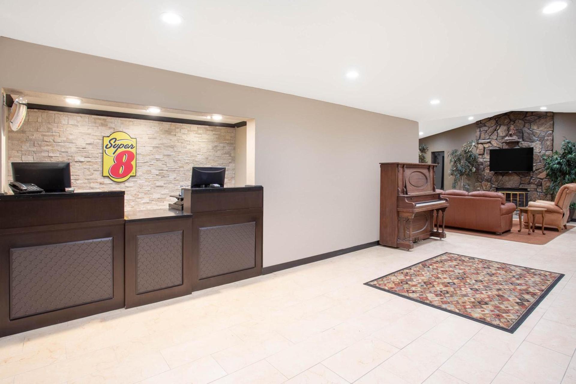 Super 8 by Wyndham Billings photo 32