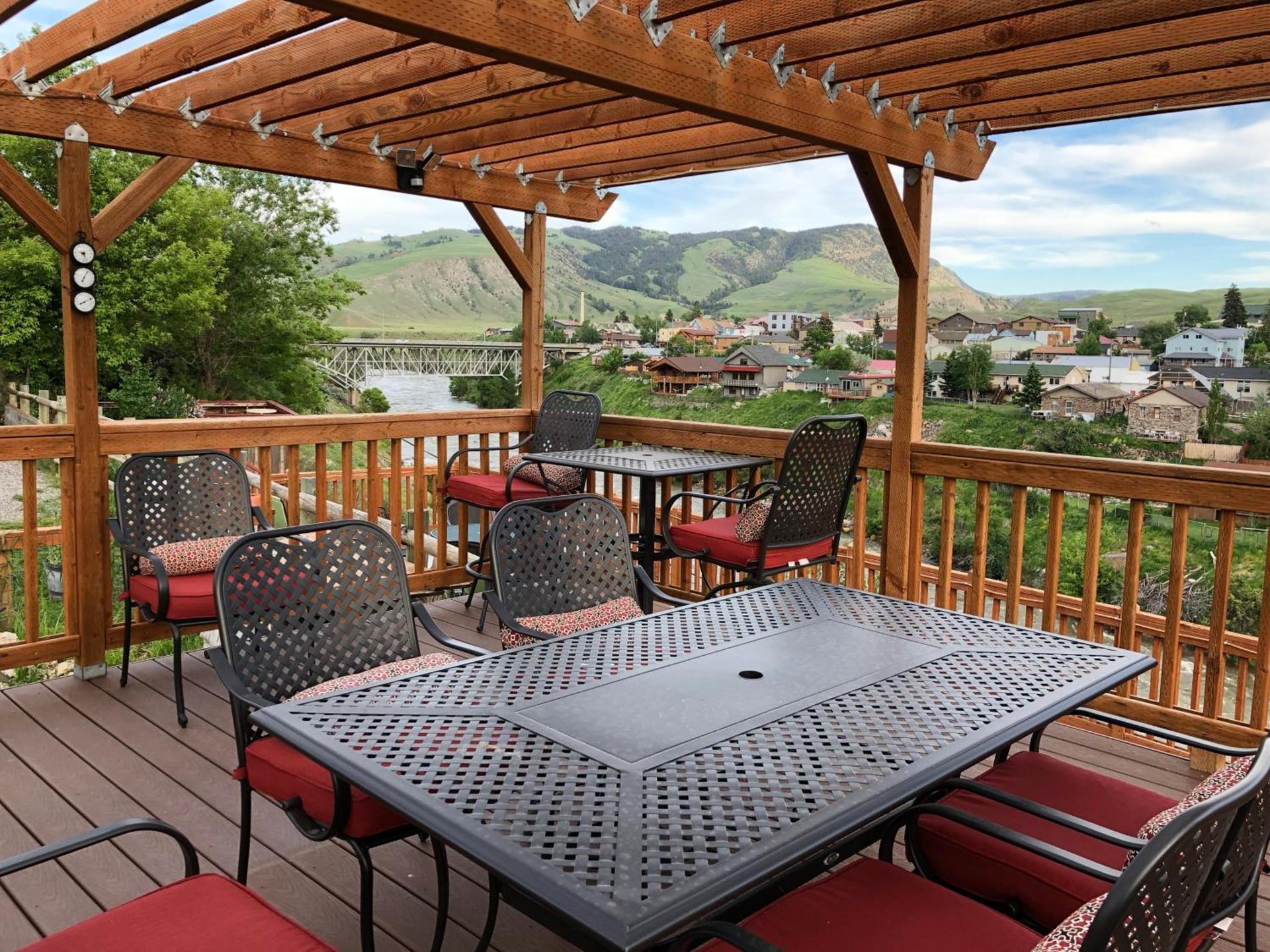 Yellowstone Riverside Cottages photo 17