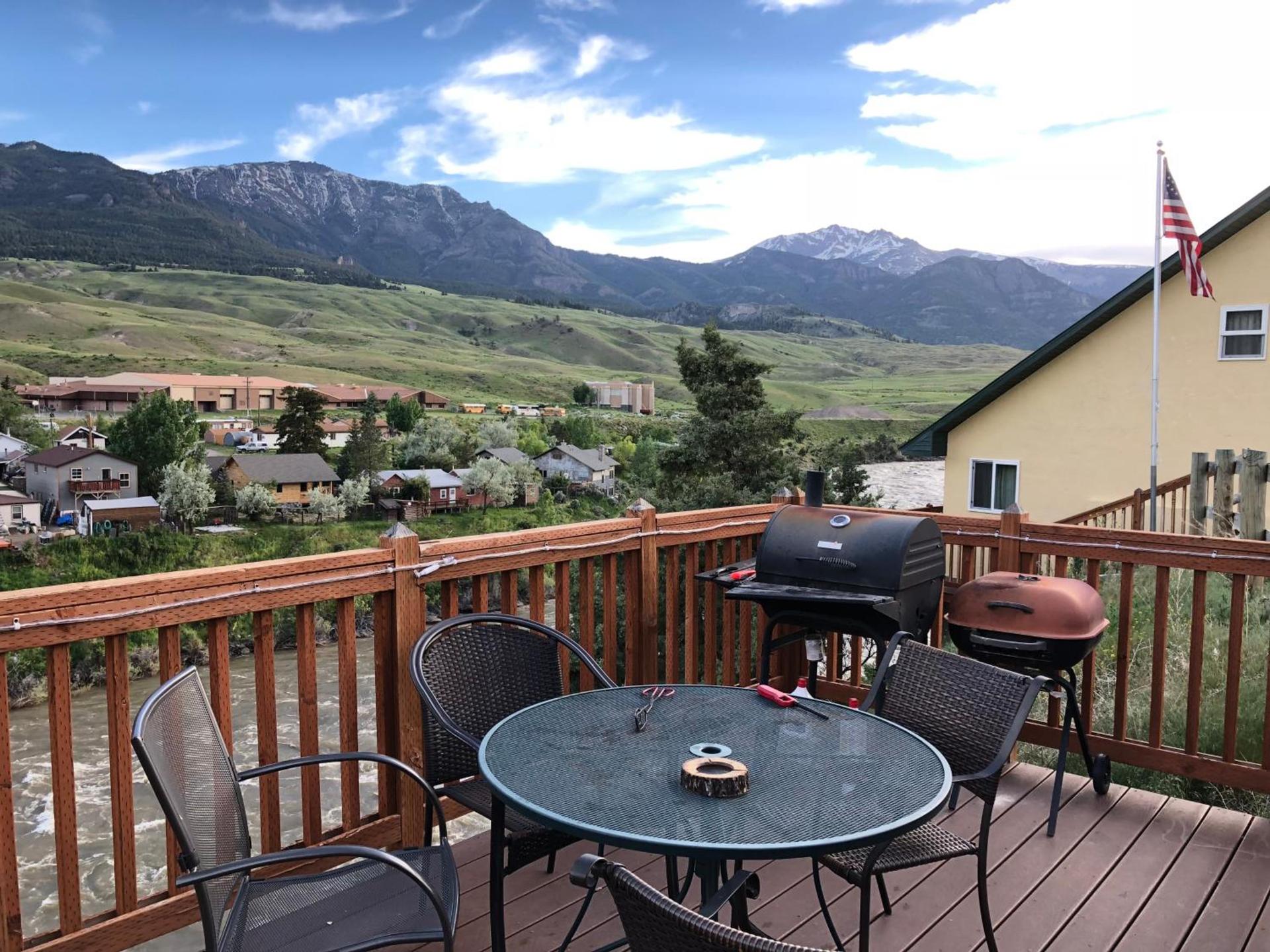 Yellowstone Riverside Cottages photo 19