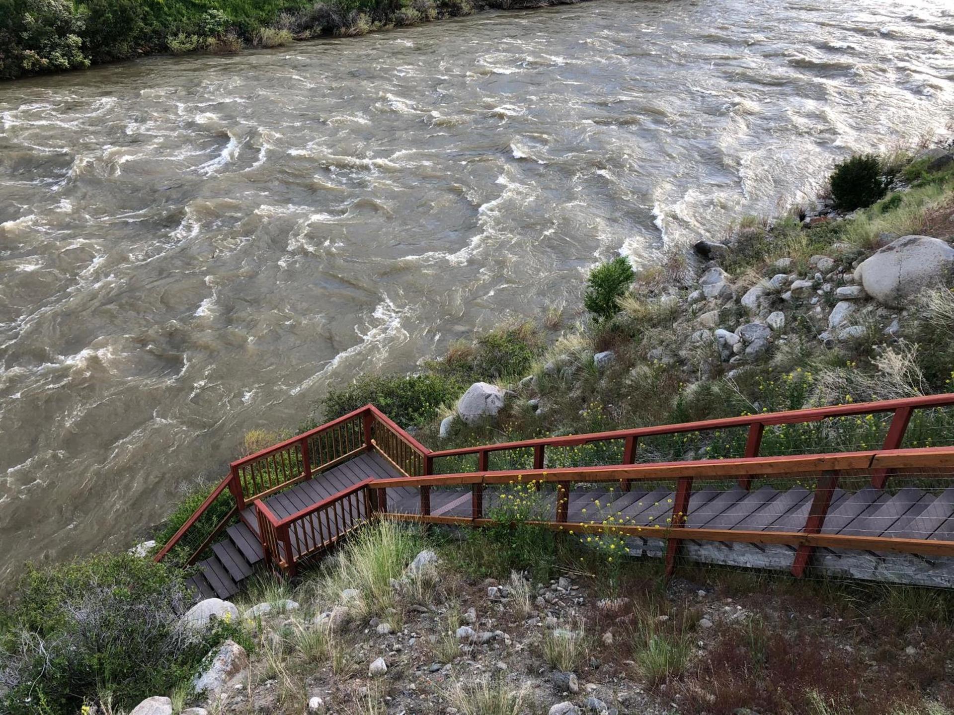 Yellowstone Riverside Cottages photo 23