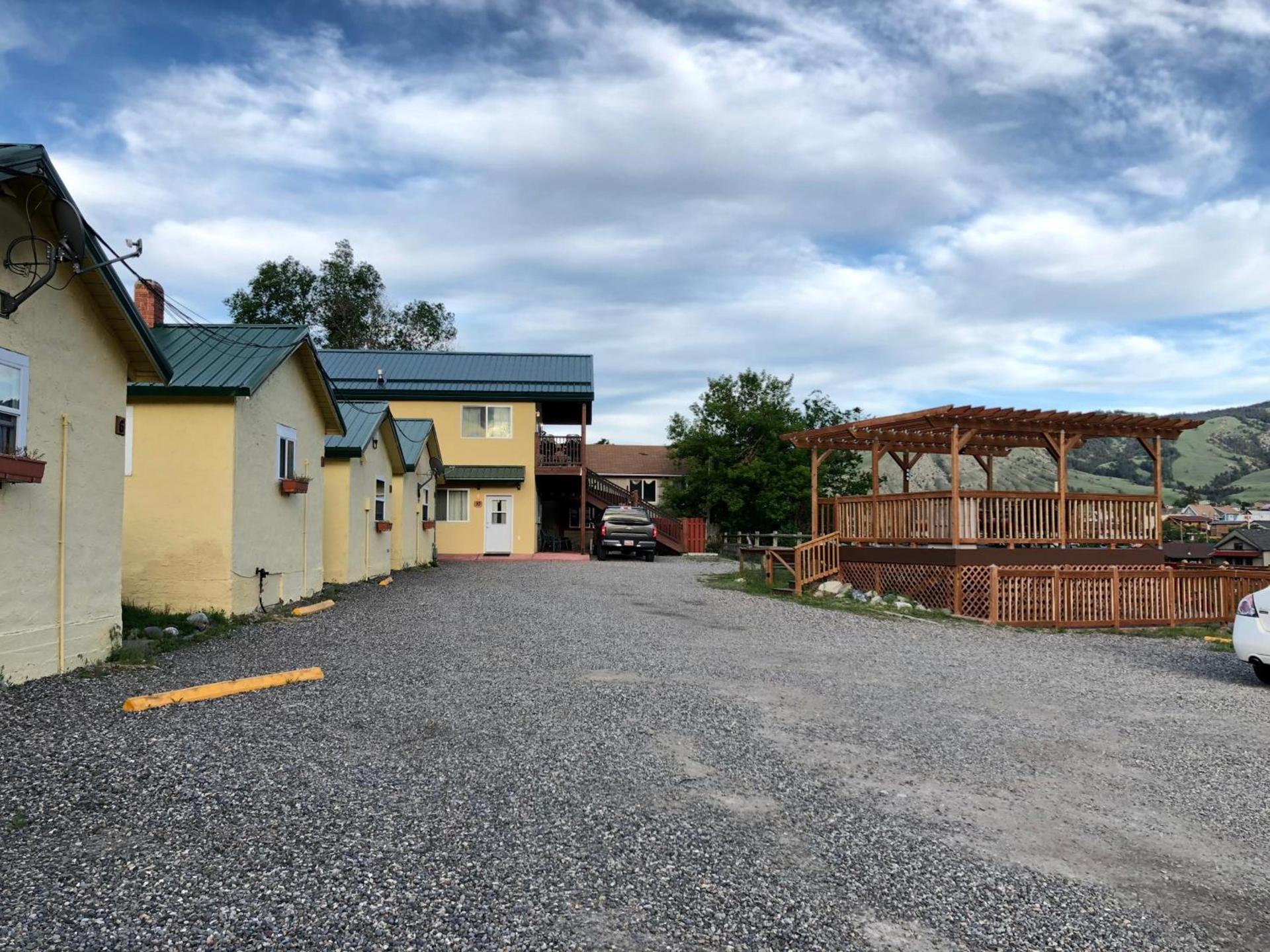 Yellowstone Riverside Cottages photo 20