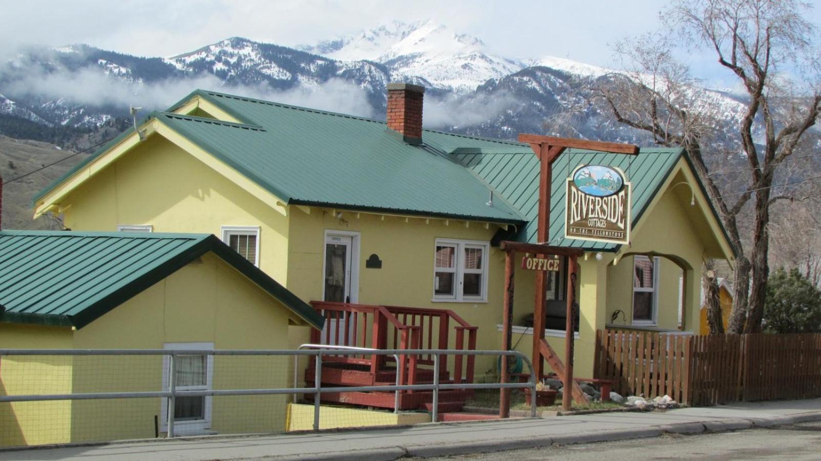 Yellowstone Riverside Cottages photo 15