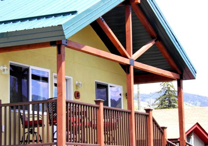 Yellowstone Riverside Cottages photo 27