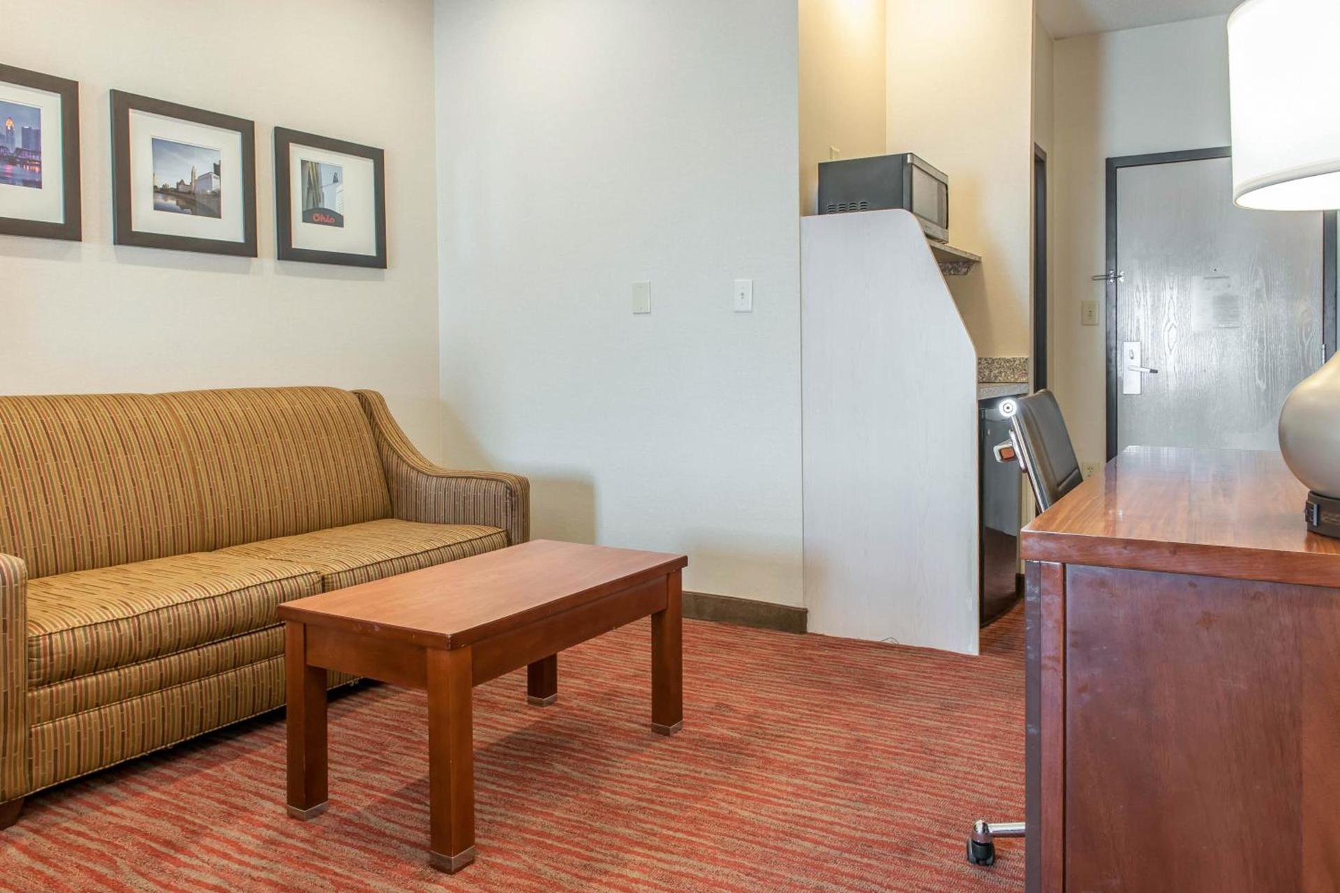 Comfort Suites Columbus Expo Center photo 2