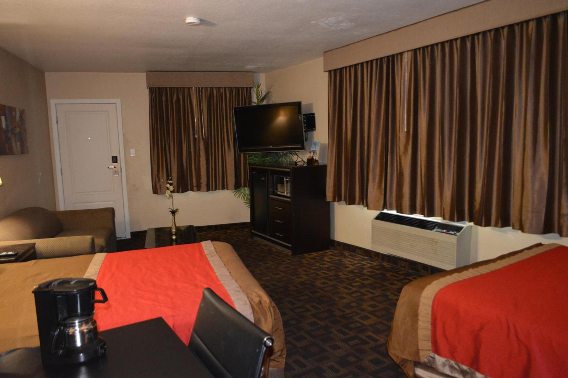 Harbor Inn & Suites Oceanside photo 13