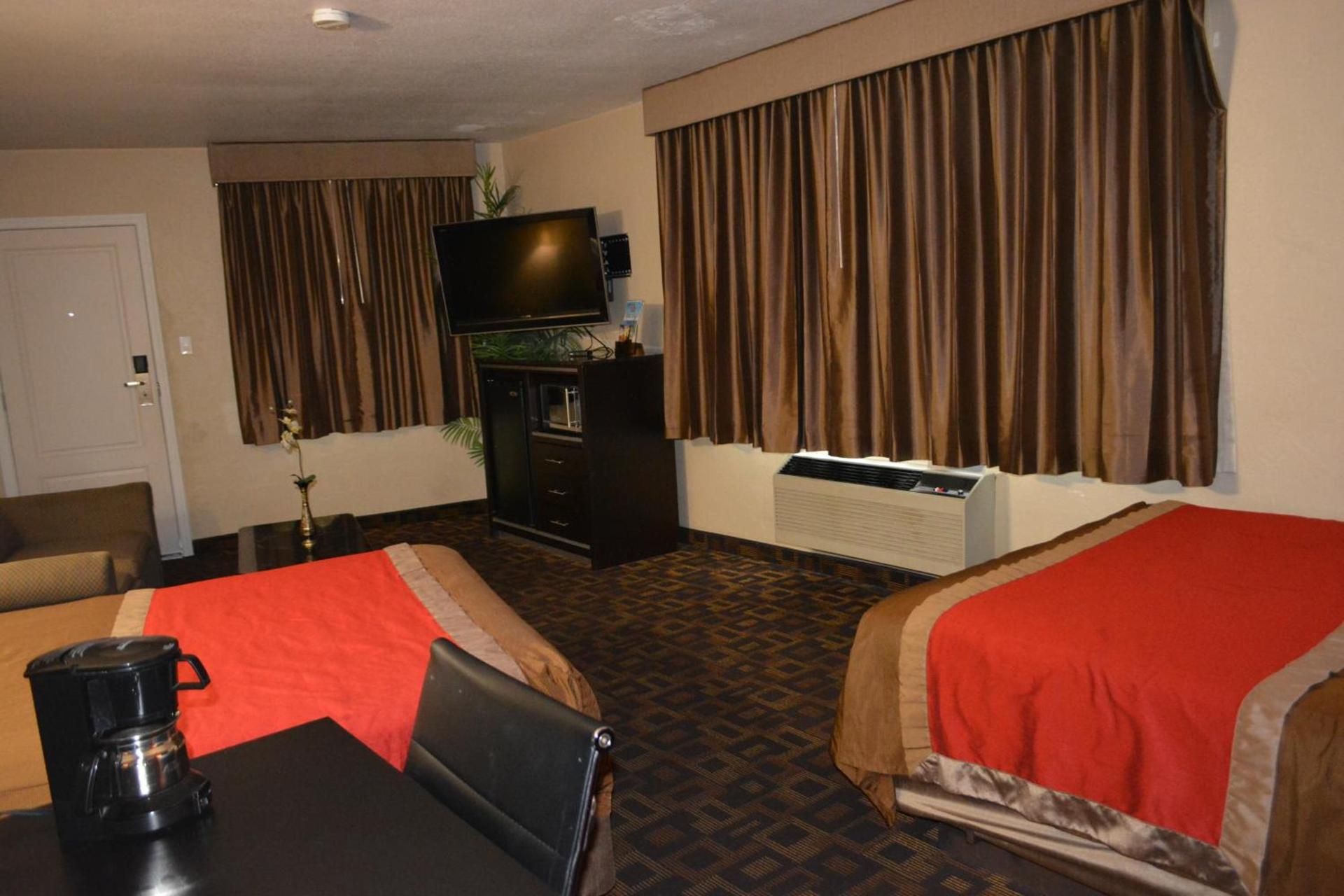 Harbor Inn & Suites Oceanside photo 14