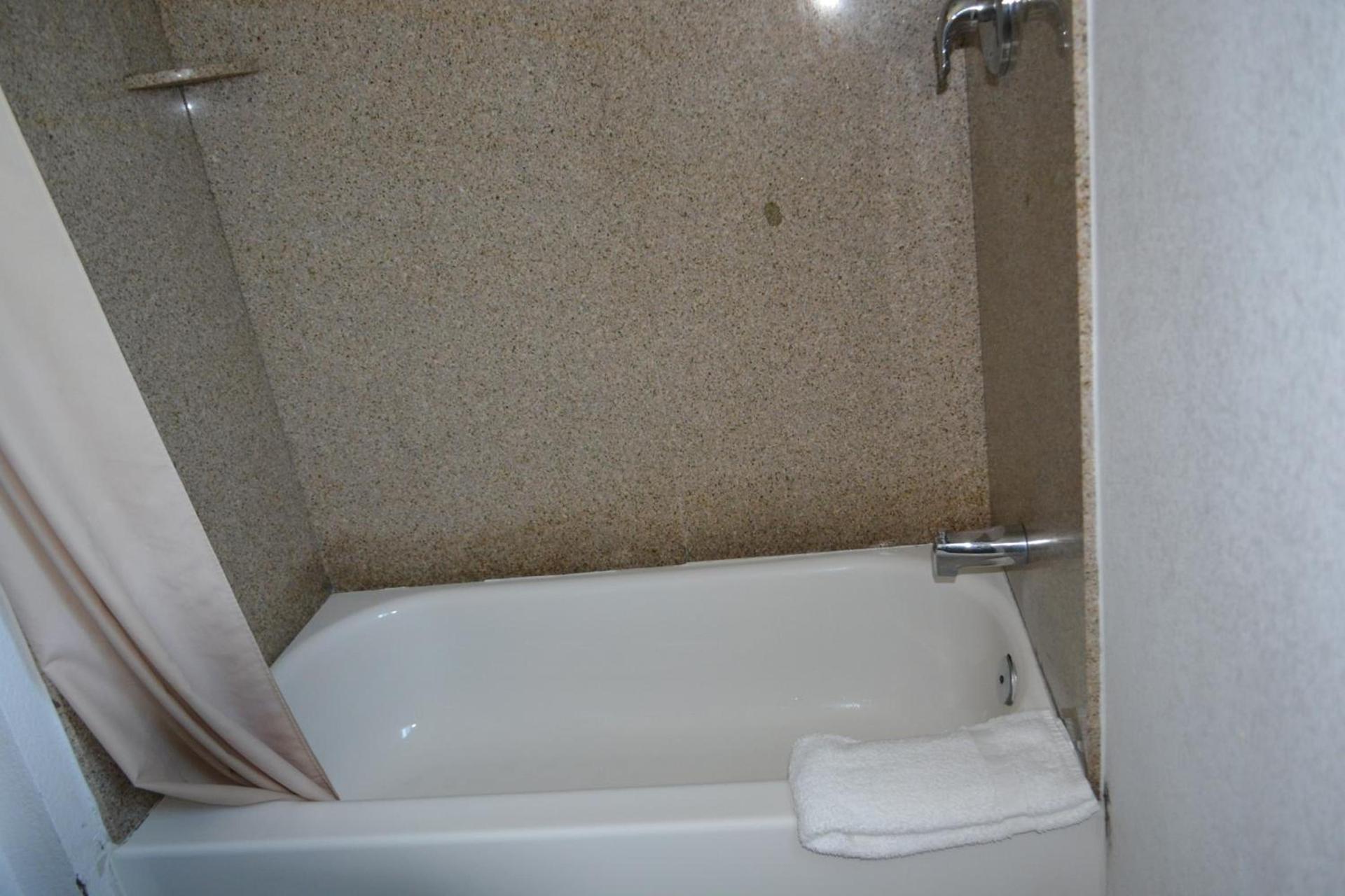 Harbor Inn & Suites Oceanside photo 19