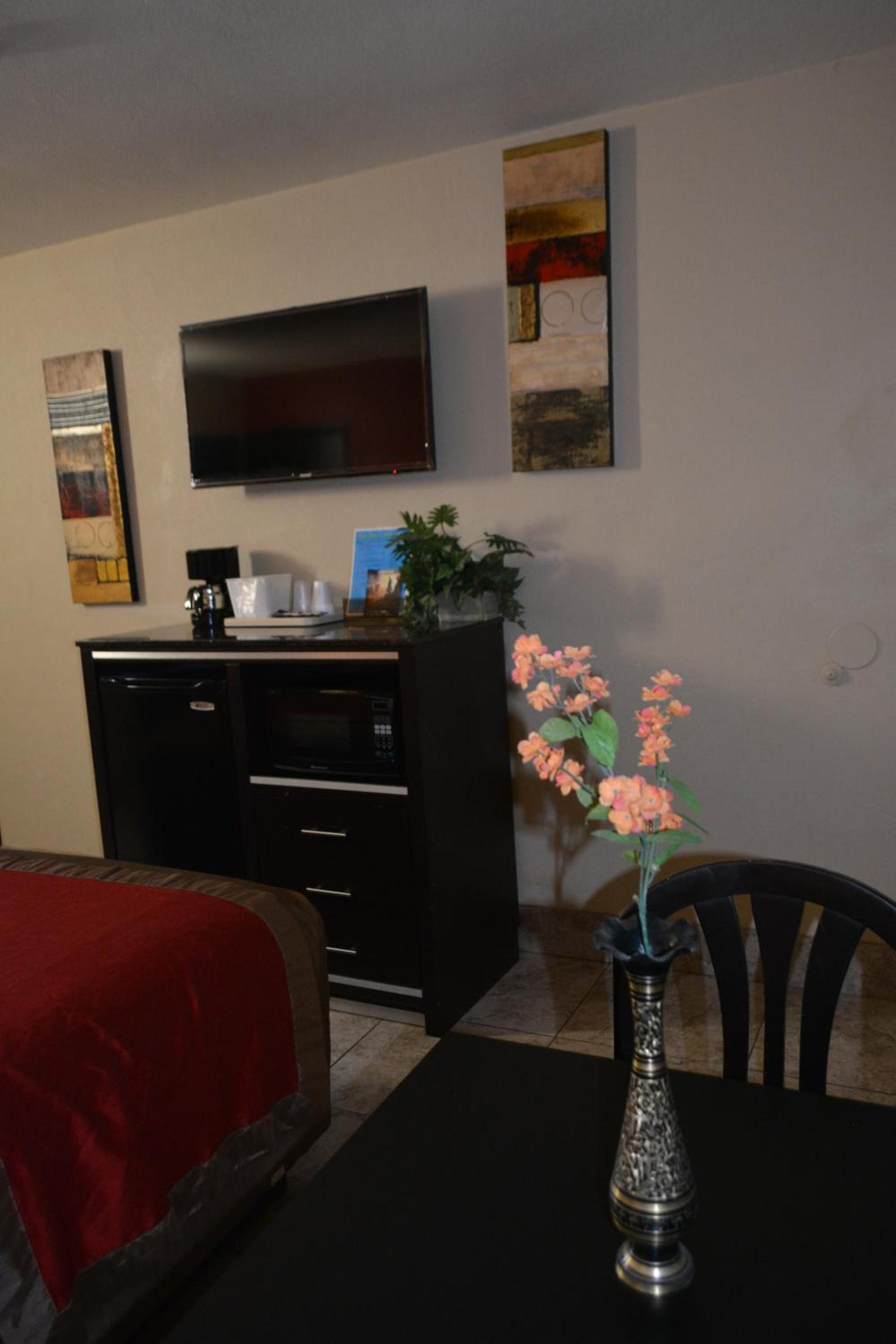 Harbor Inn & Suites Oceanside photo 21