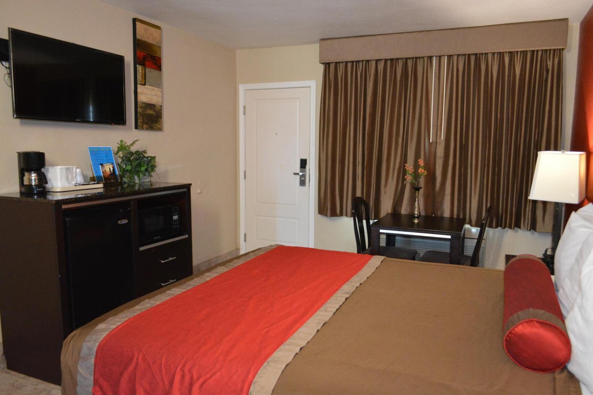 Harbor Inn & Suites Oceanside photo 8