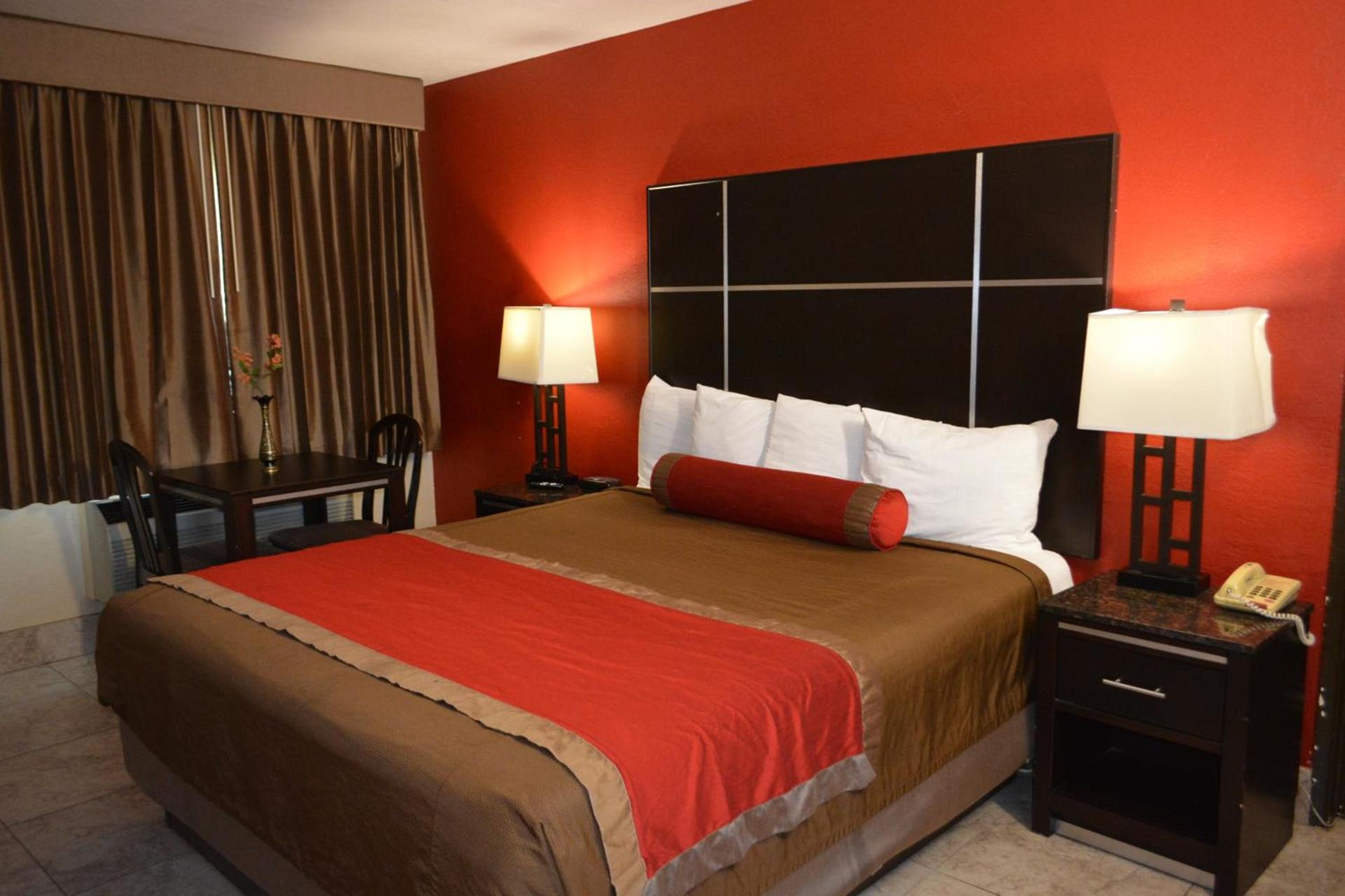 Harbor Inn & Suites Oceanside photo 22