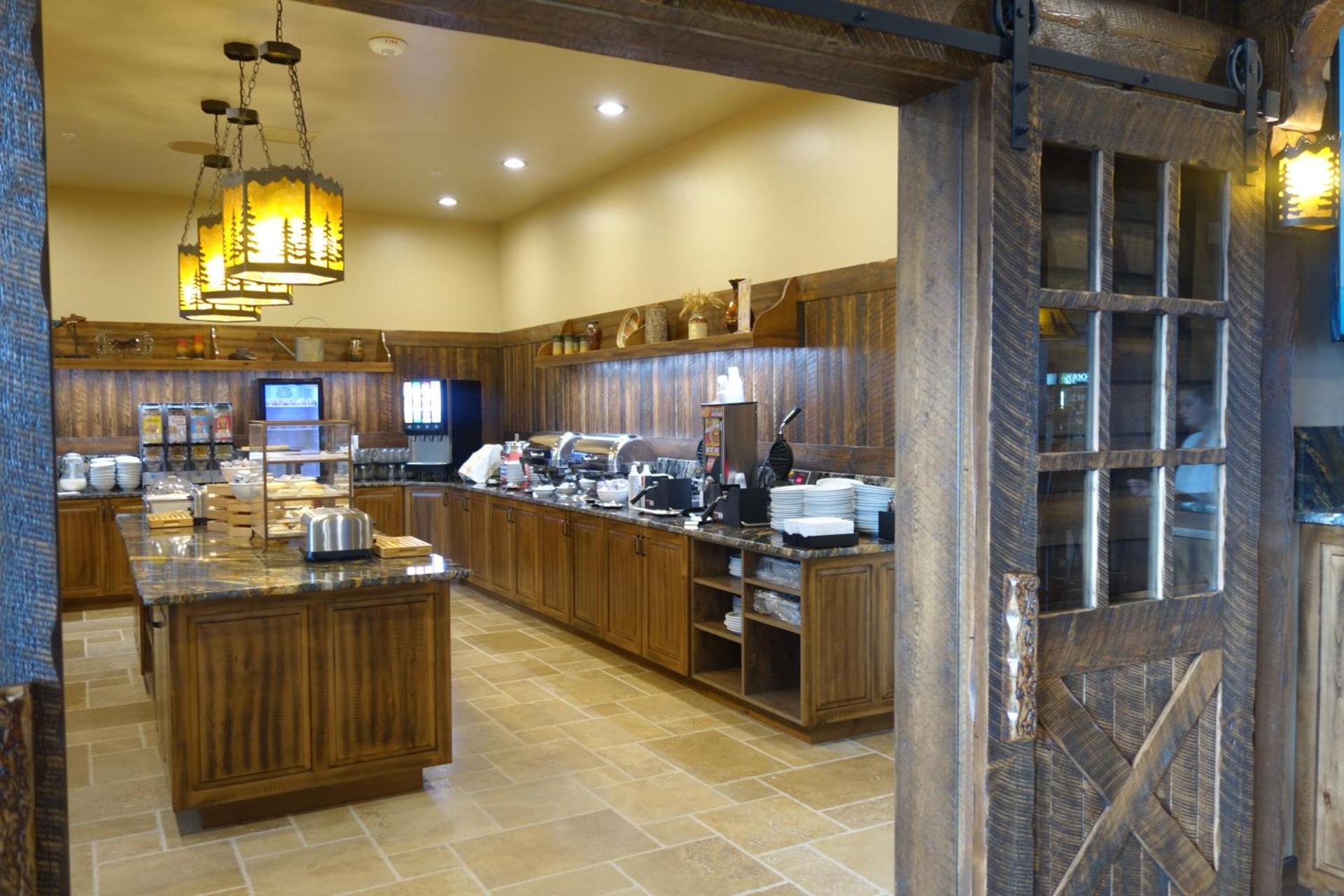 Glacier International Lodge photo 14
