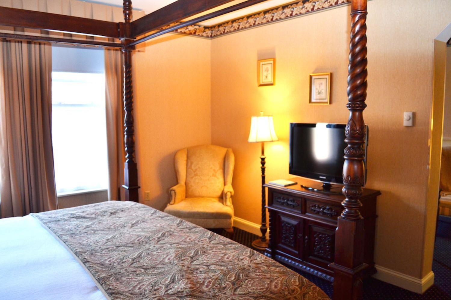 The Inn at Saratoga photo 15