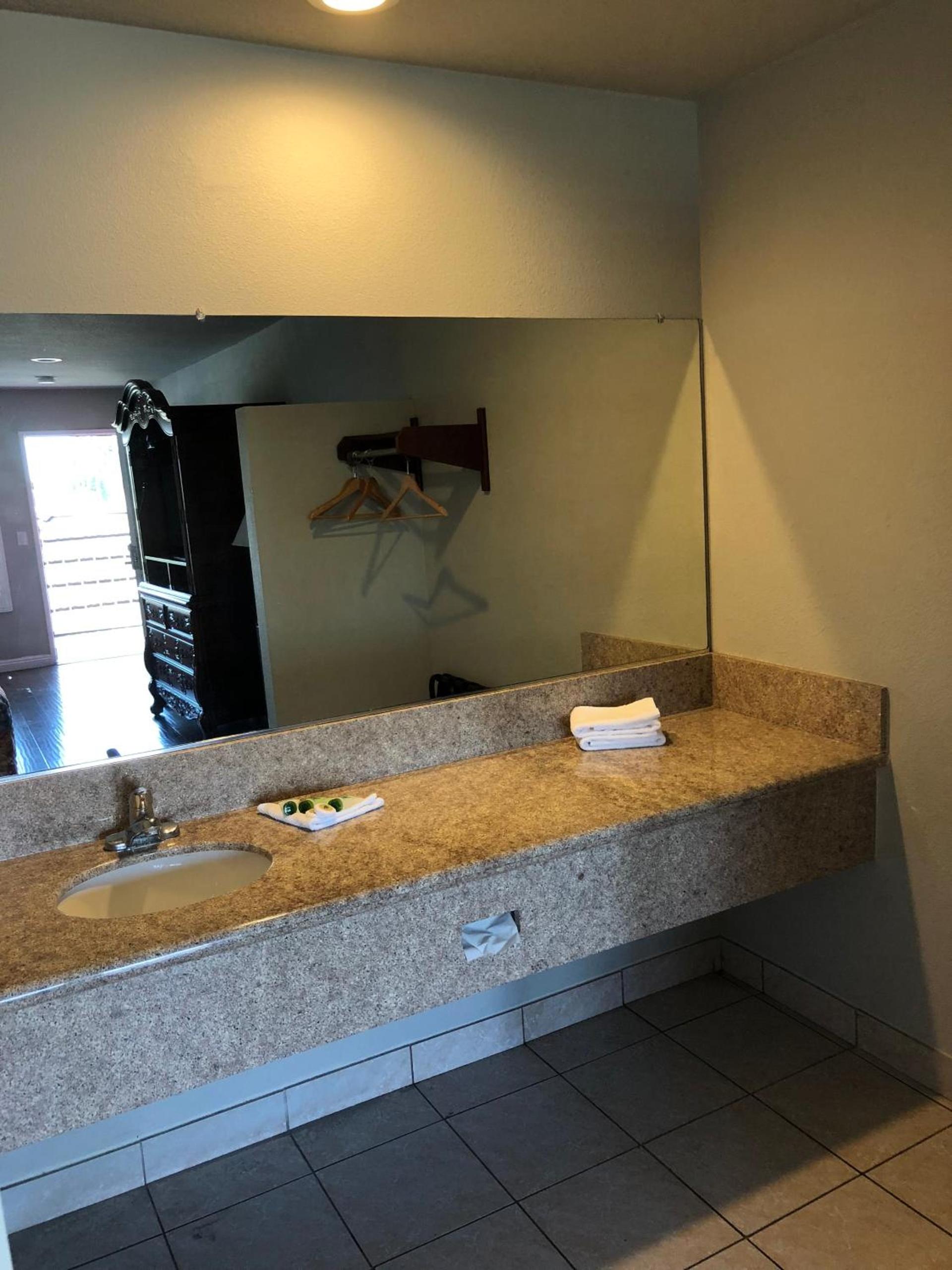 Alamo Inn and Suites - Convention Center photo 21