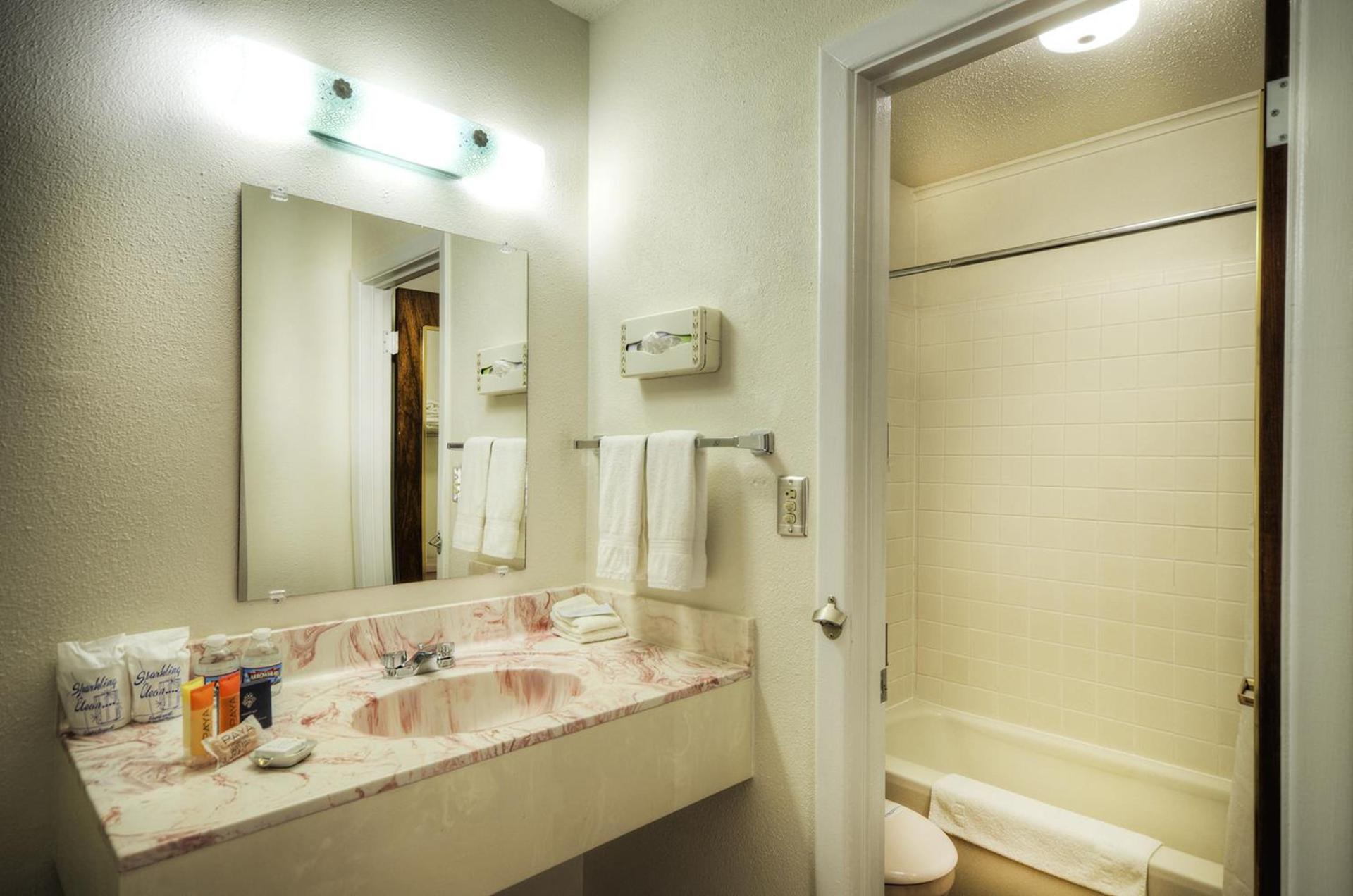 Roadrunner Lodge Motel photo 18