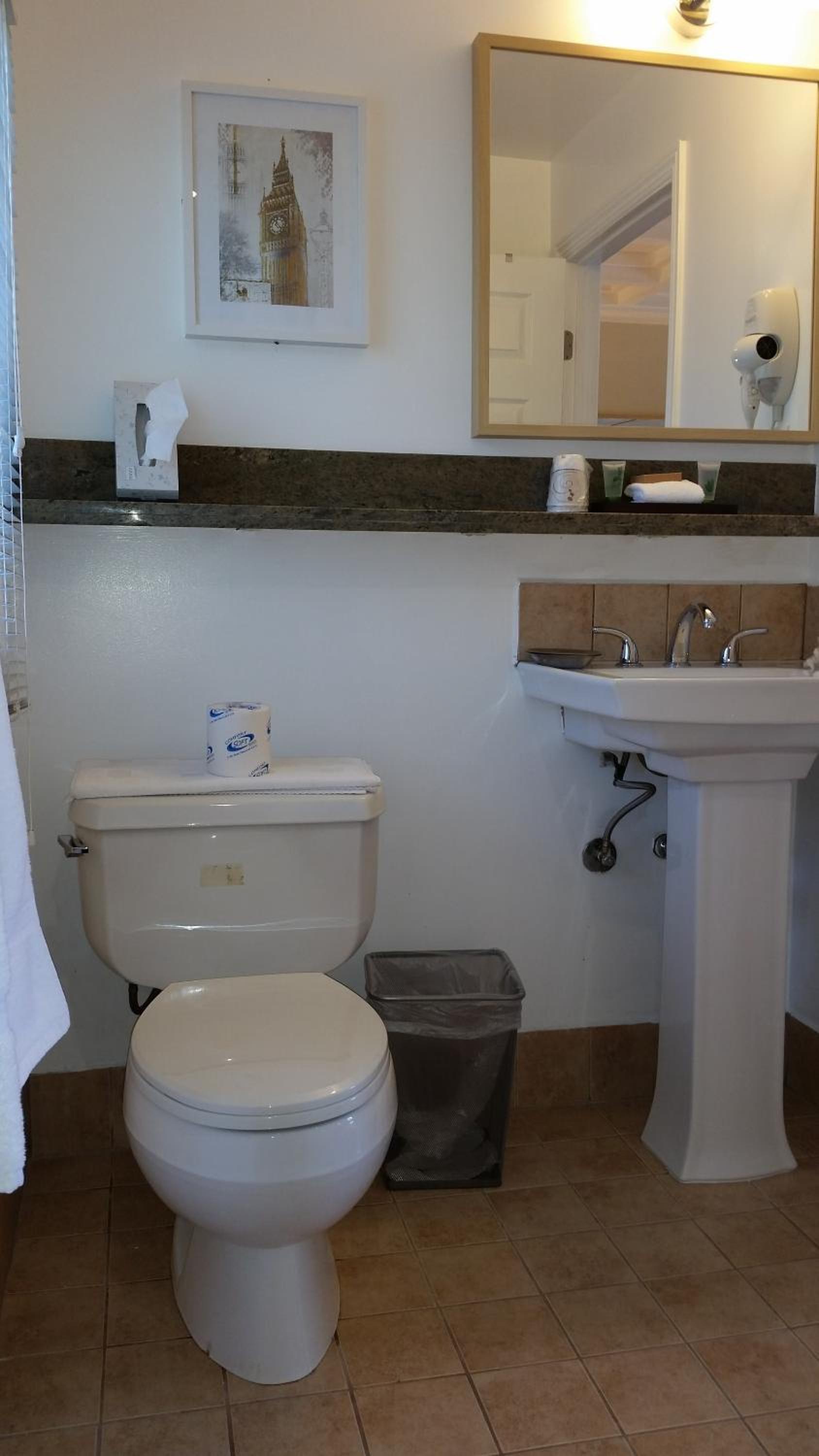 Marin Lodge photo 12