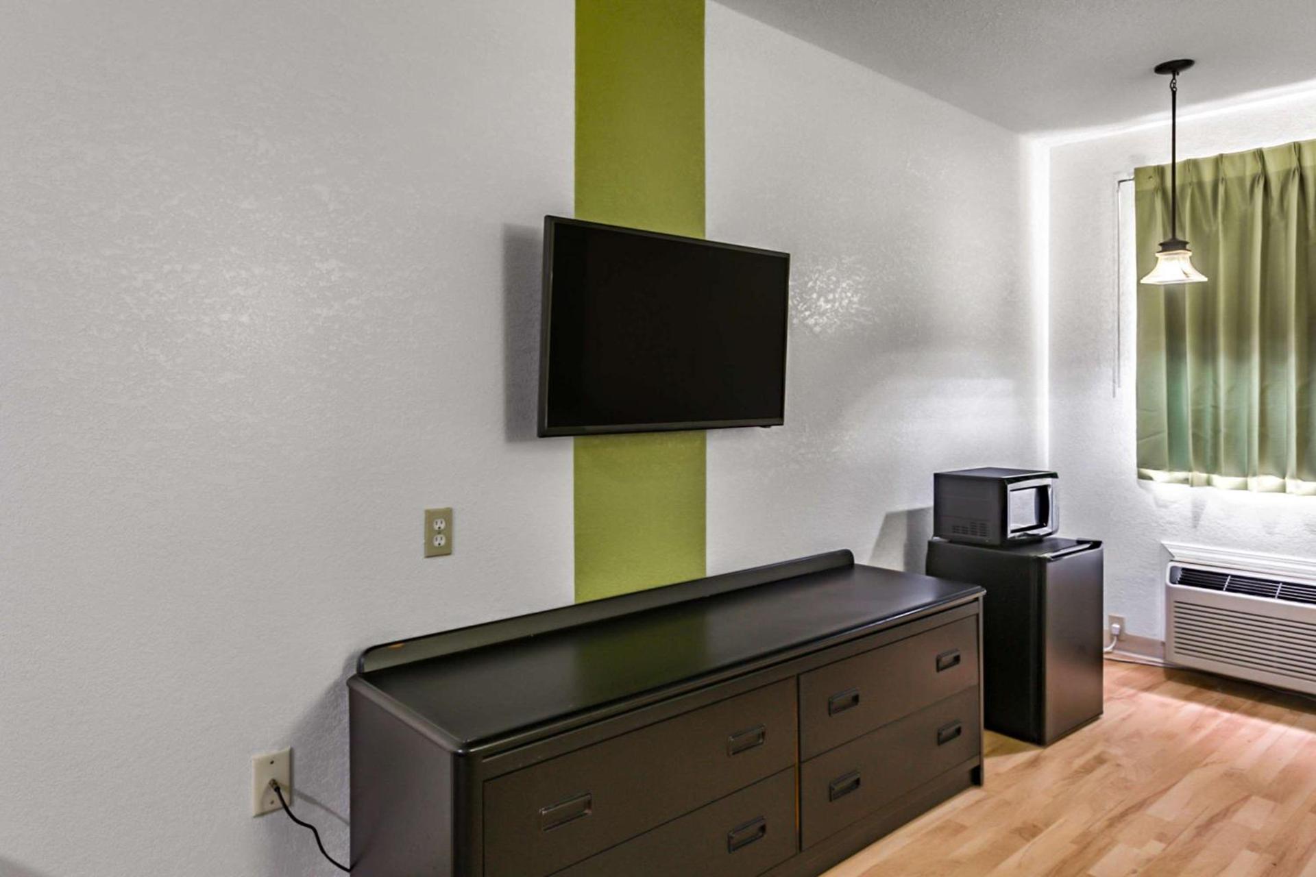 Motel 6-Augusta, KS photo 17