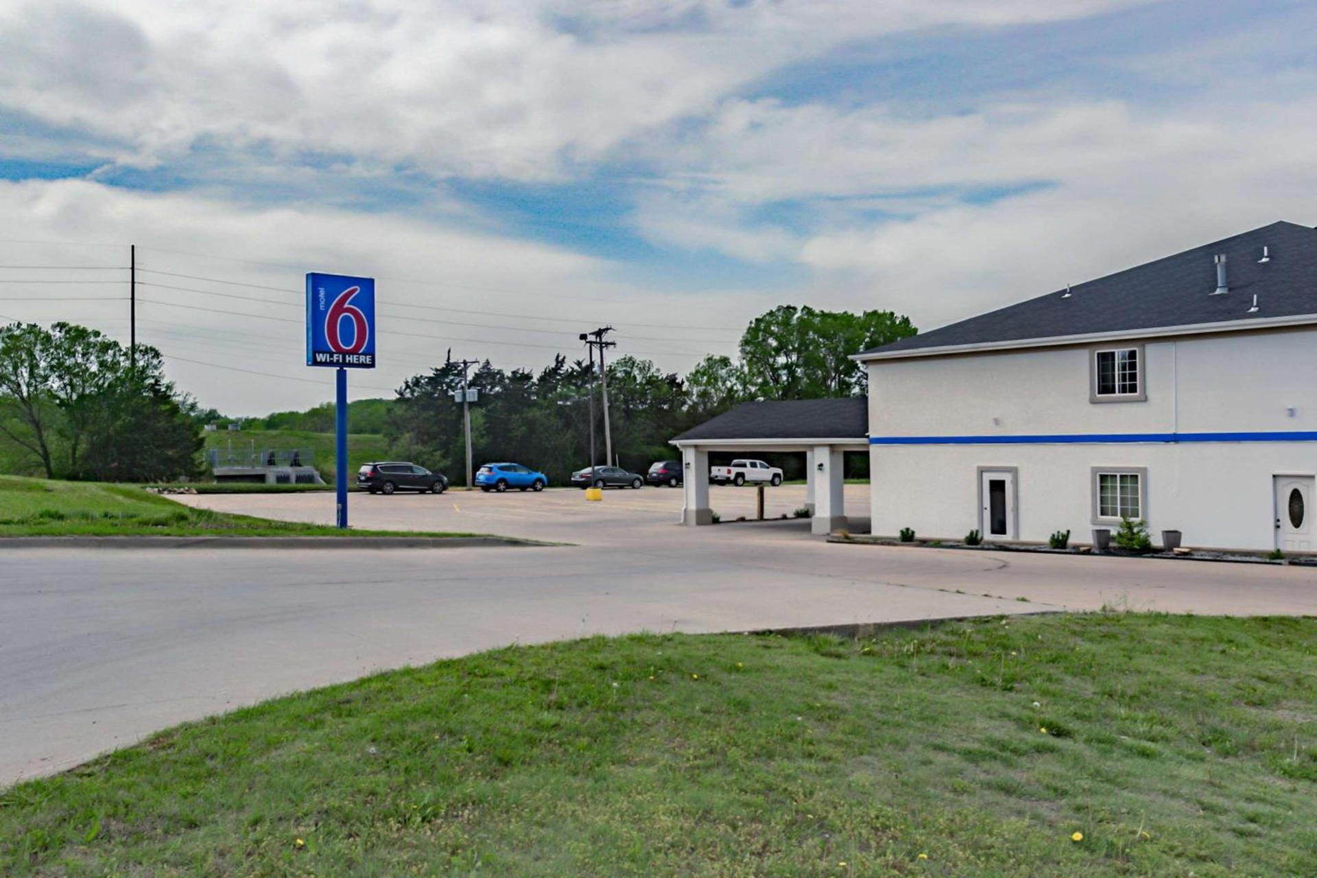 Motel 6-Augusta, KS photo 2