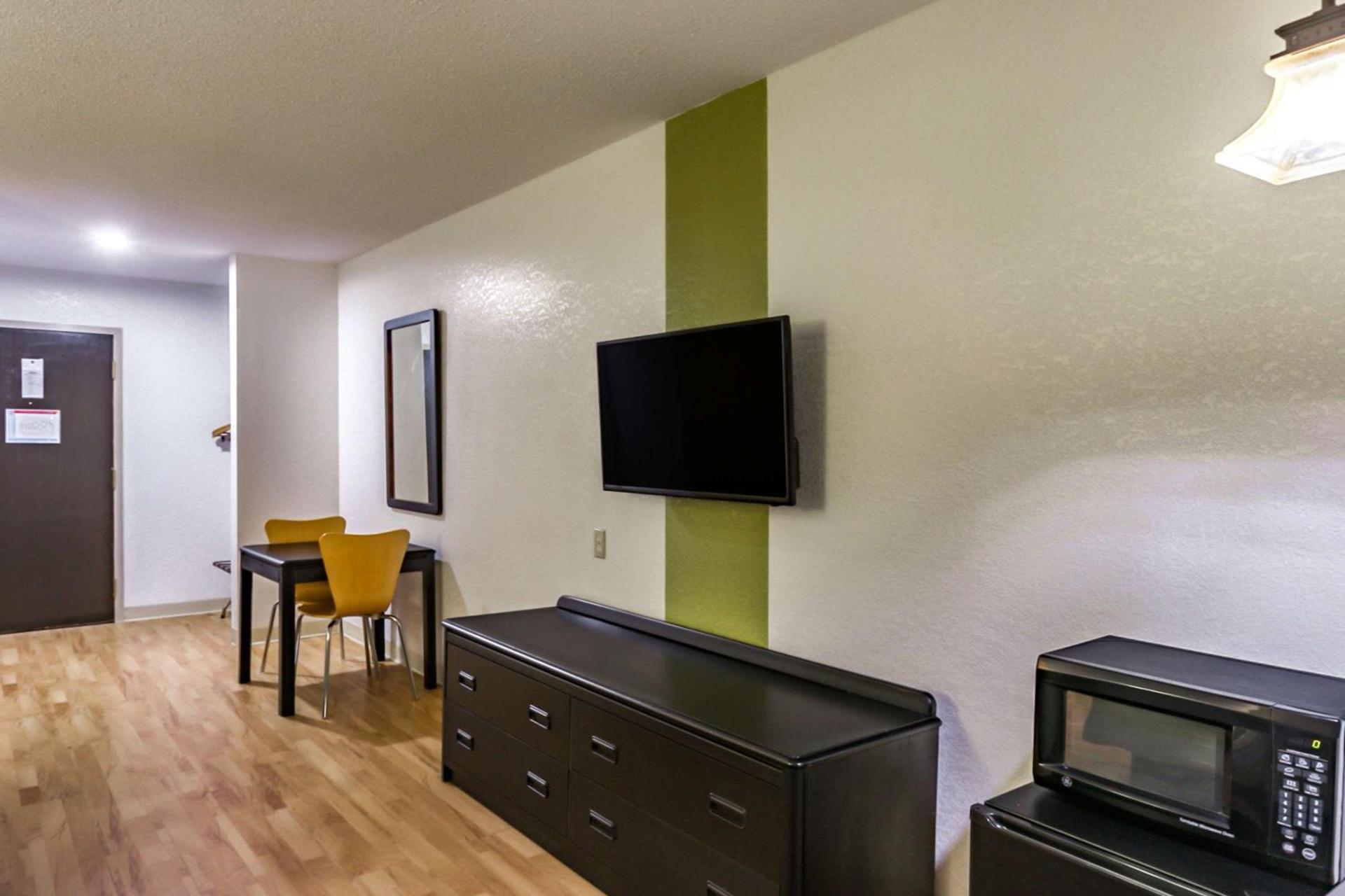 Motel 6-Augusta, KS photo 16