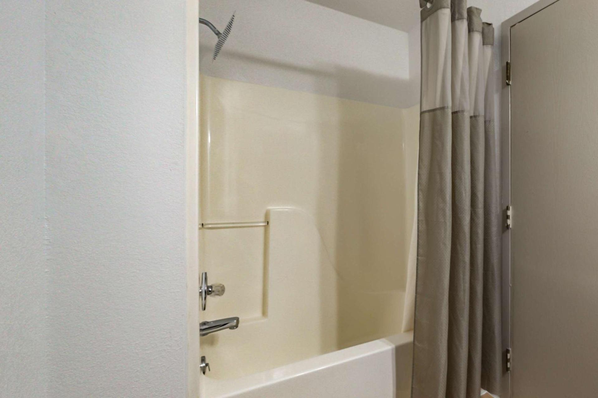 Motel 6-Augusta, KS photo 18