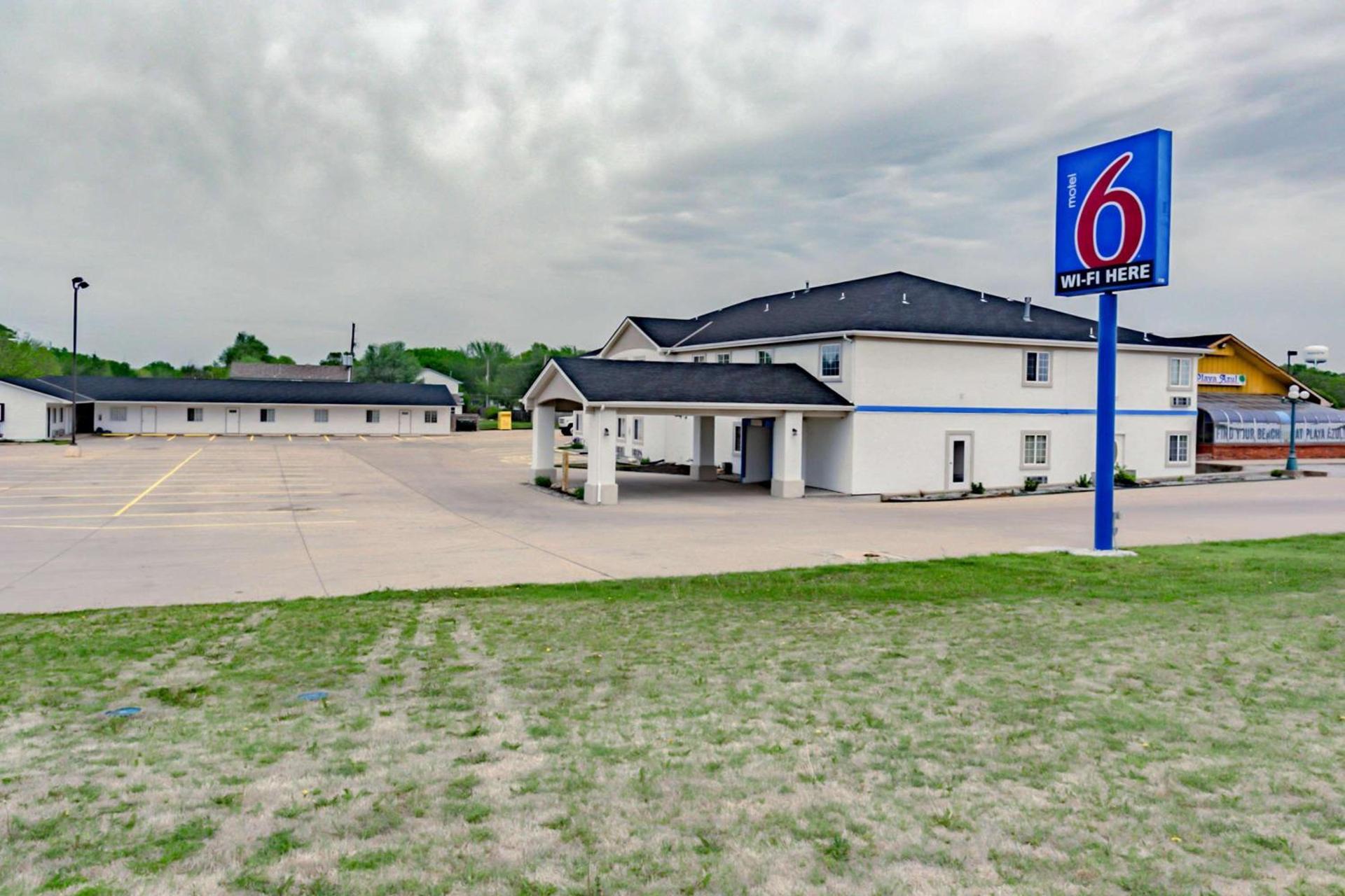 Motel 6-Augusta, KS photo 6