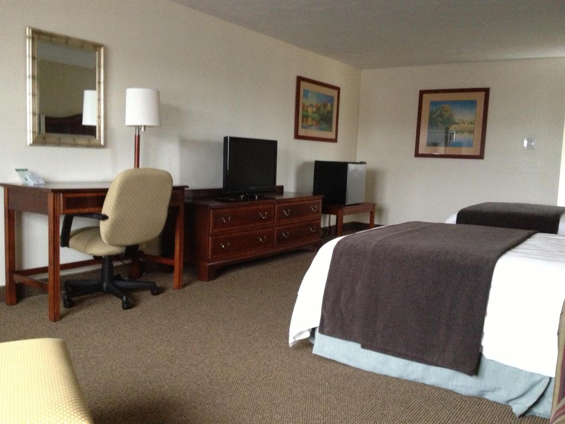 Holiday Hill Inn & Suites photo 8
