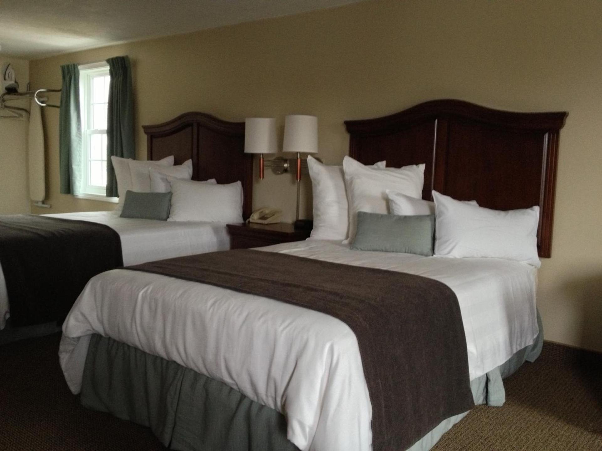 Holiday Hill Inn & Suites photo 31