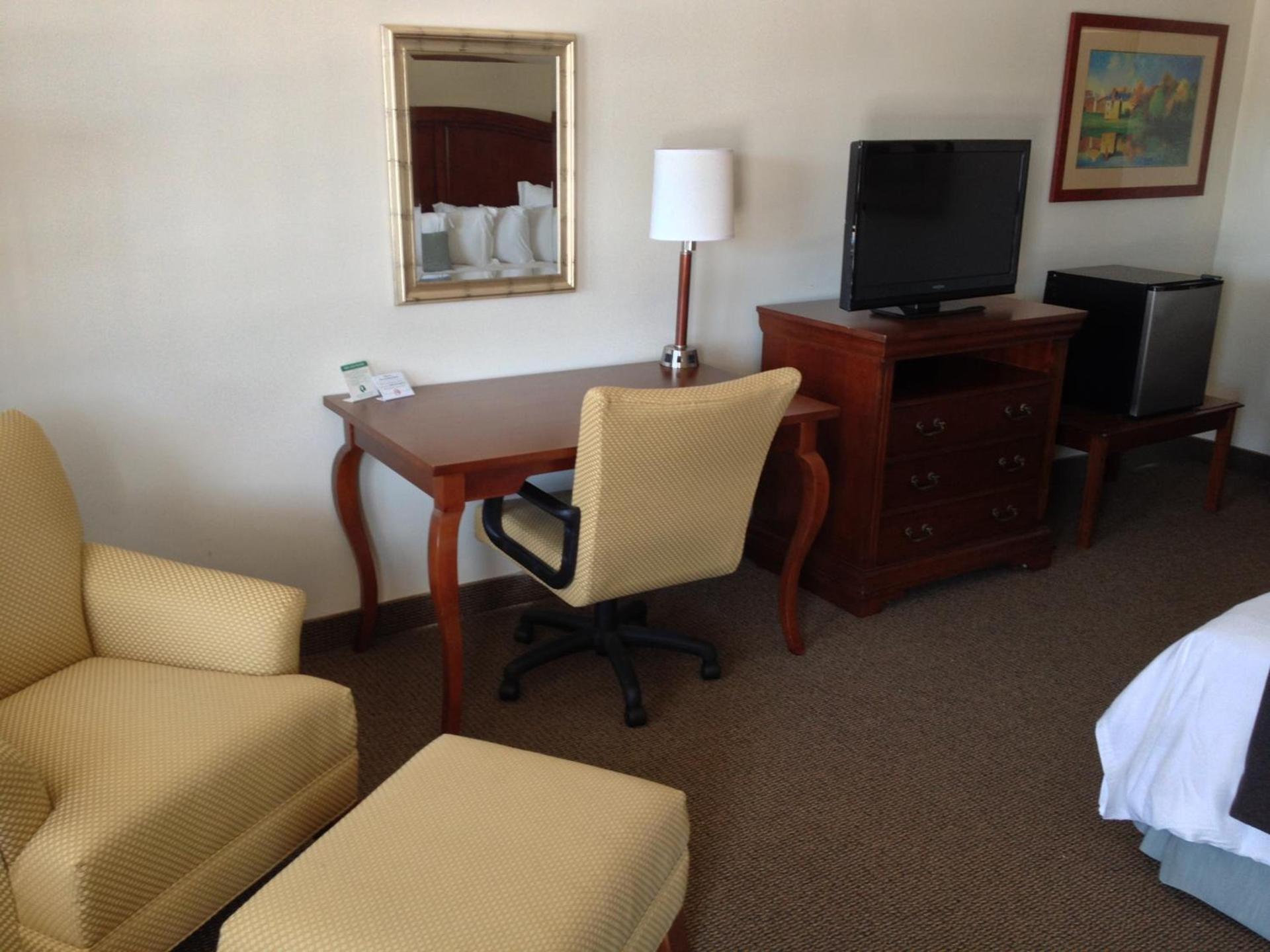 Holiday Hill Inn & Suites photo 19